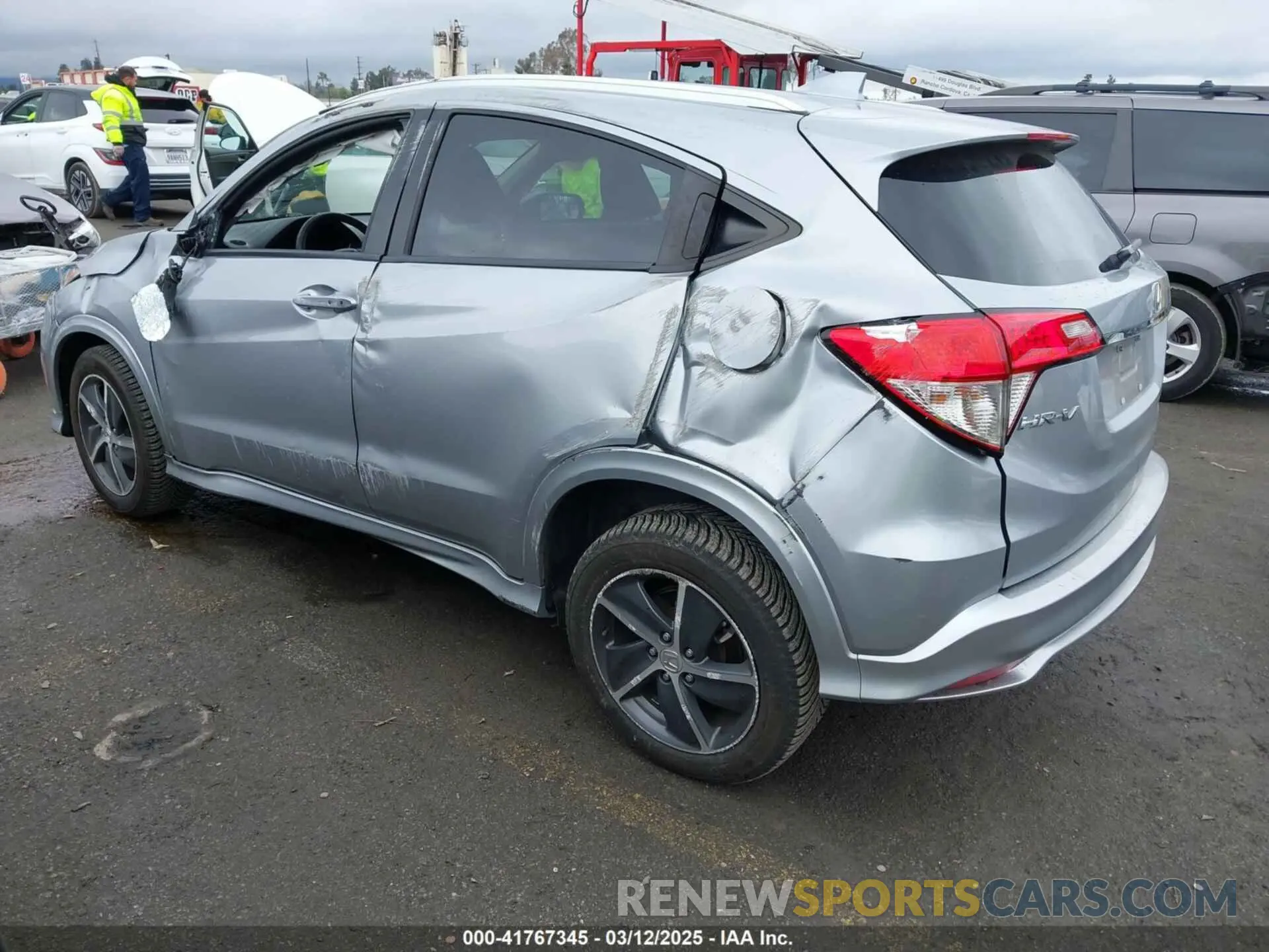 3 Photograph of a damaged car 3CZRU6H96LM736440 HONDA HR-V 2020