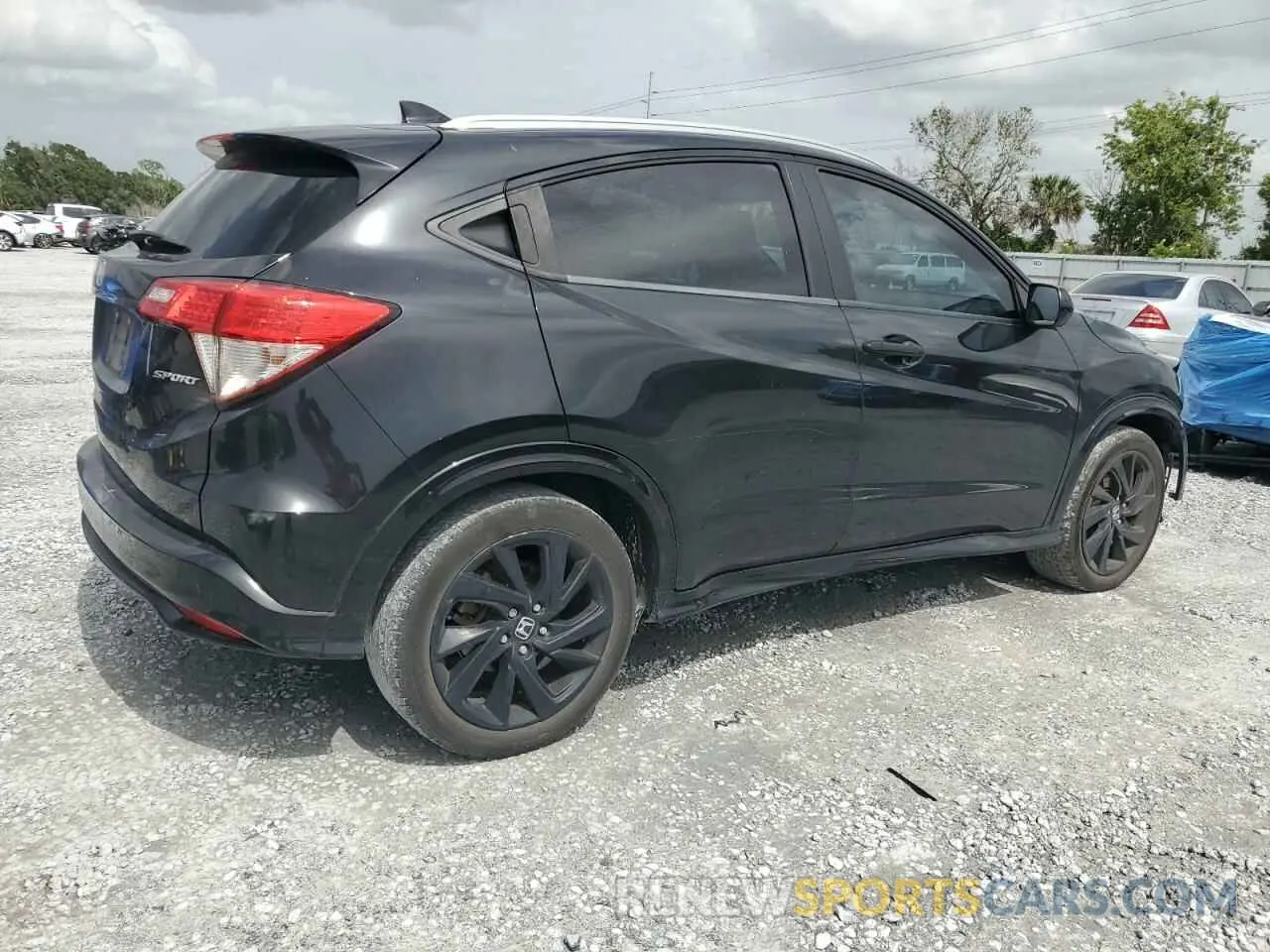 3 Photograph of a damaged car 3CZRU5H11MM715386 HONDA HR-V 2021