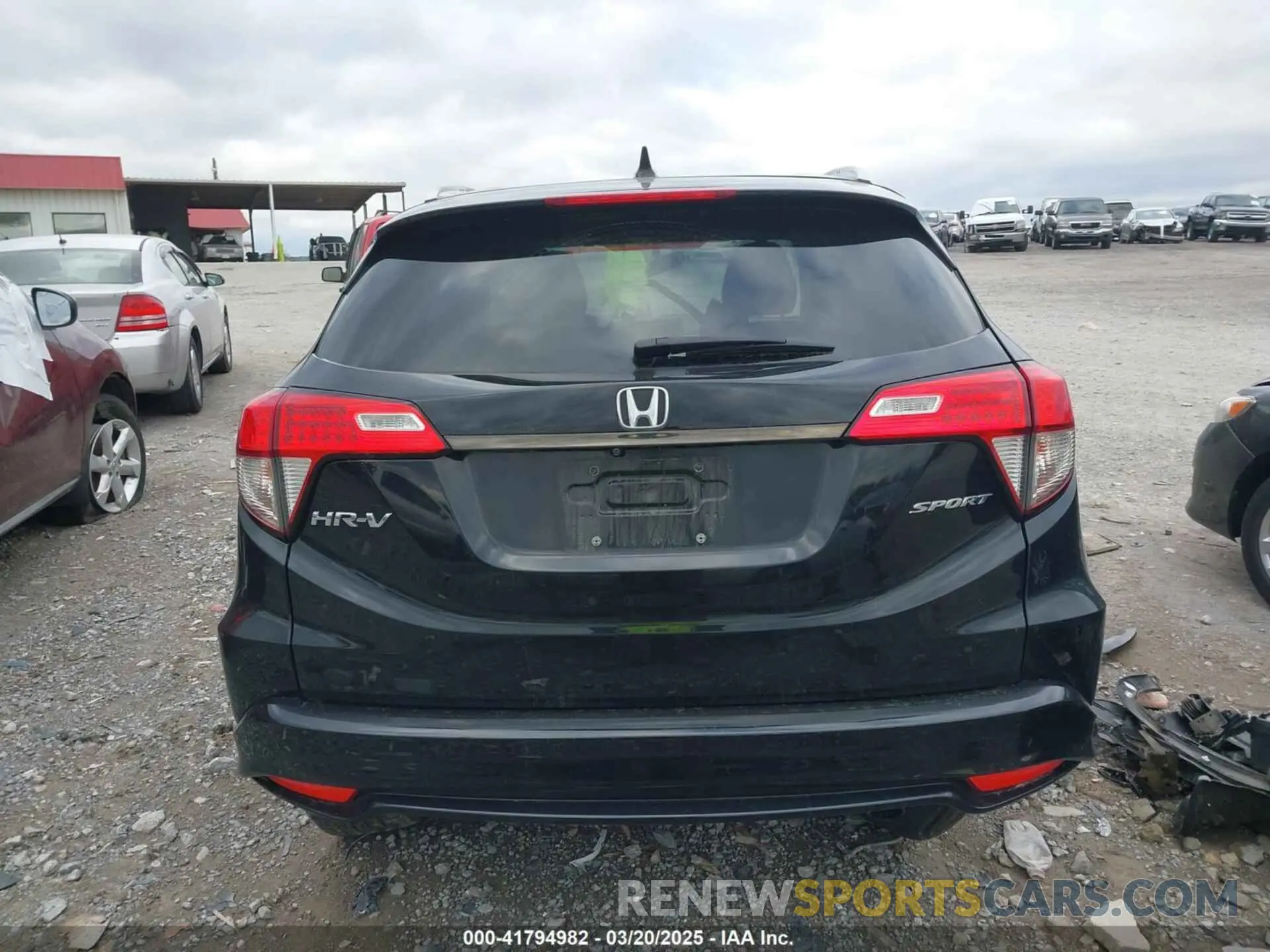 17 Photograph of a damaged car 3CZRU5H11MM720863 HONDA HR-V 2021