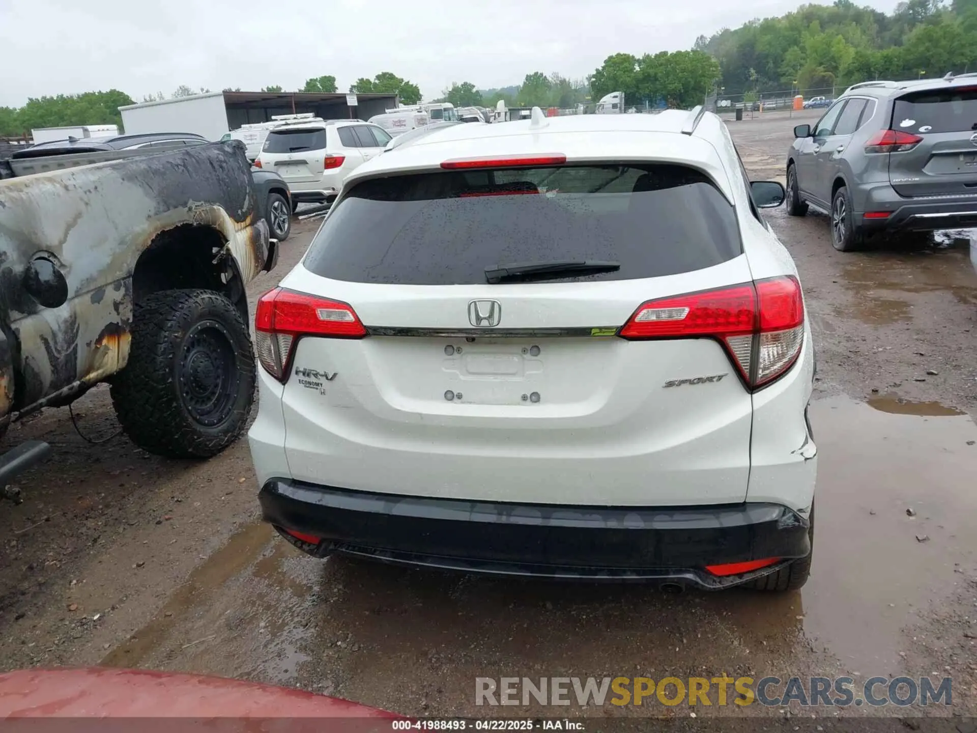 16 Photograph of a damaged car 3CZRU5H12MM700461 HONDA HR-V 2021