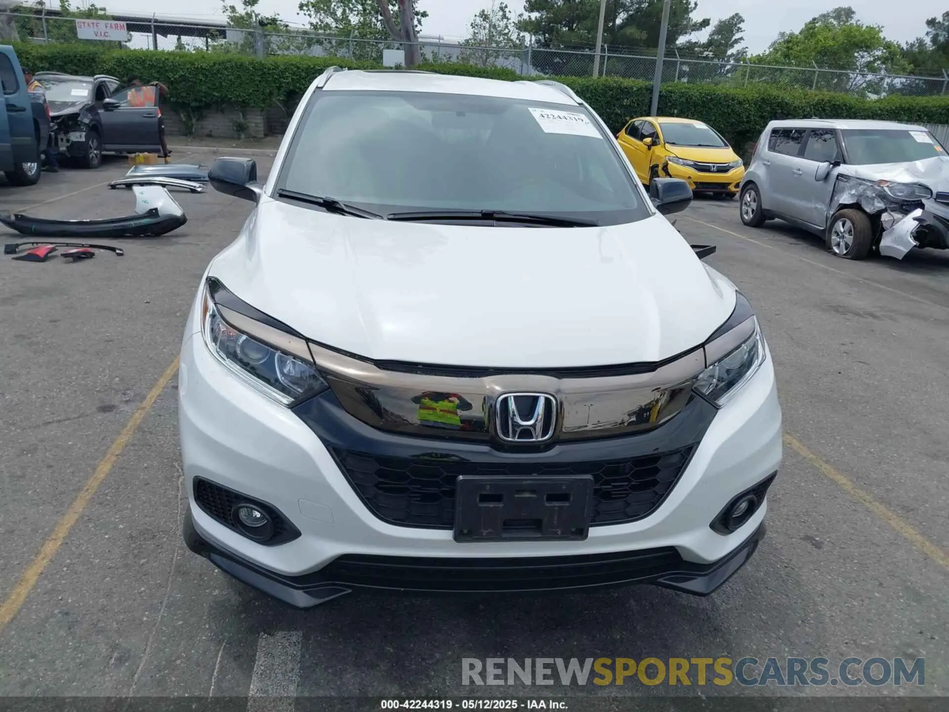 13 Photograph of a damaged car 3CZRU5H15MM725984 HONDA HR-V 2021