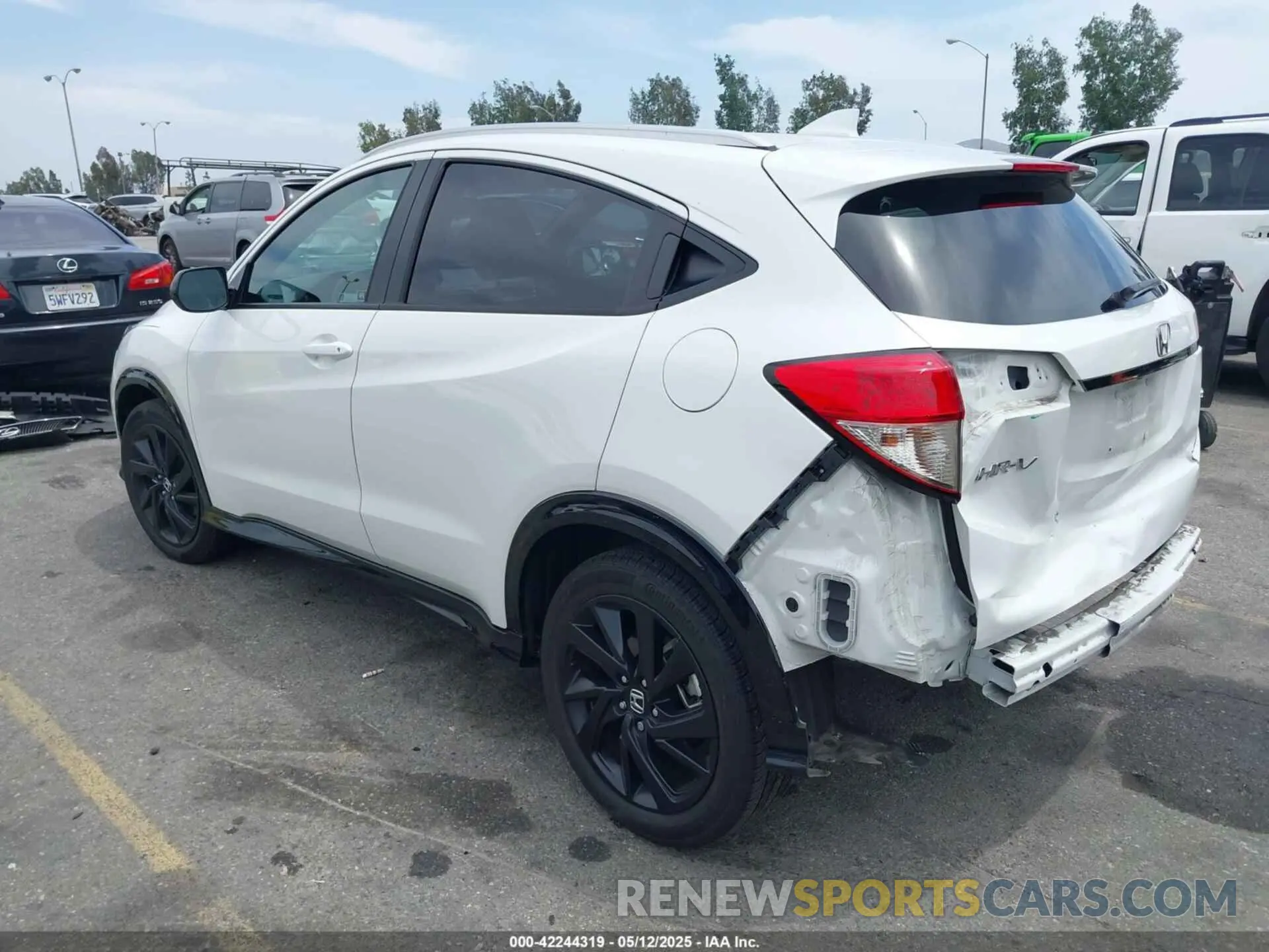 3 Photograph of a damaged car 3CZRU5H15MM725984 HONDA HR-V 2021