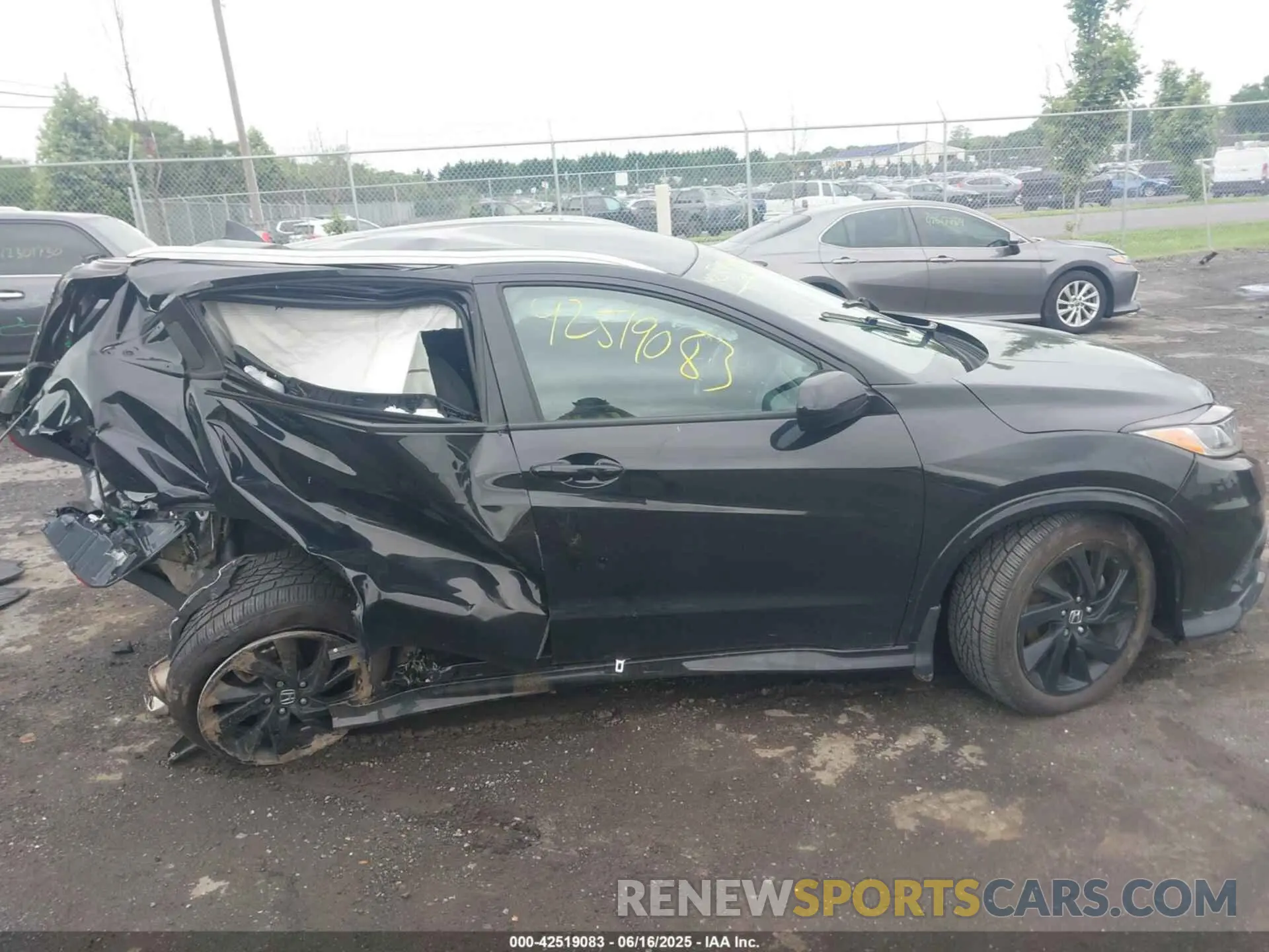 13 Photograph of a damaged car 3CZRU5H17MM707003 HONDA HR-V 2021