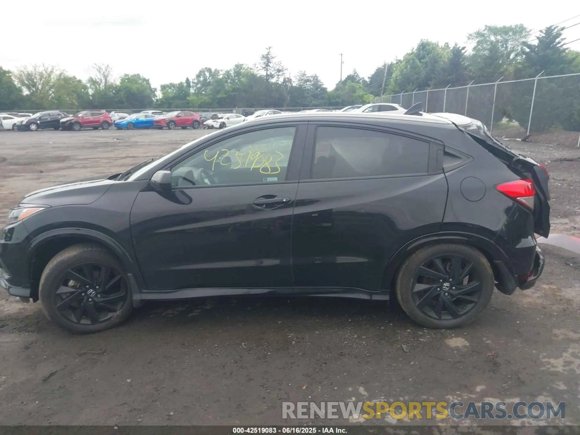 14 Photograph of a damaged car 3CZRU5H17MM707003 HONDA HR-V 2021