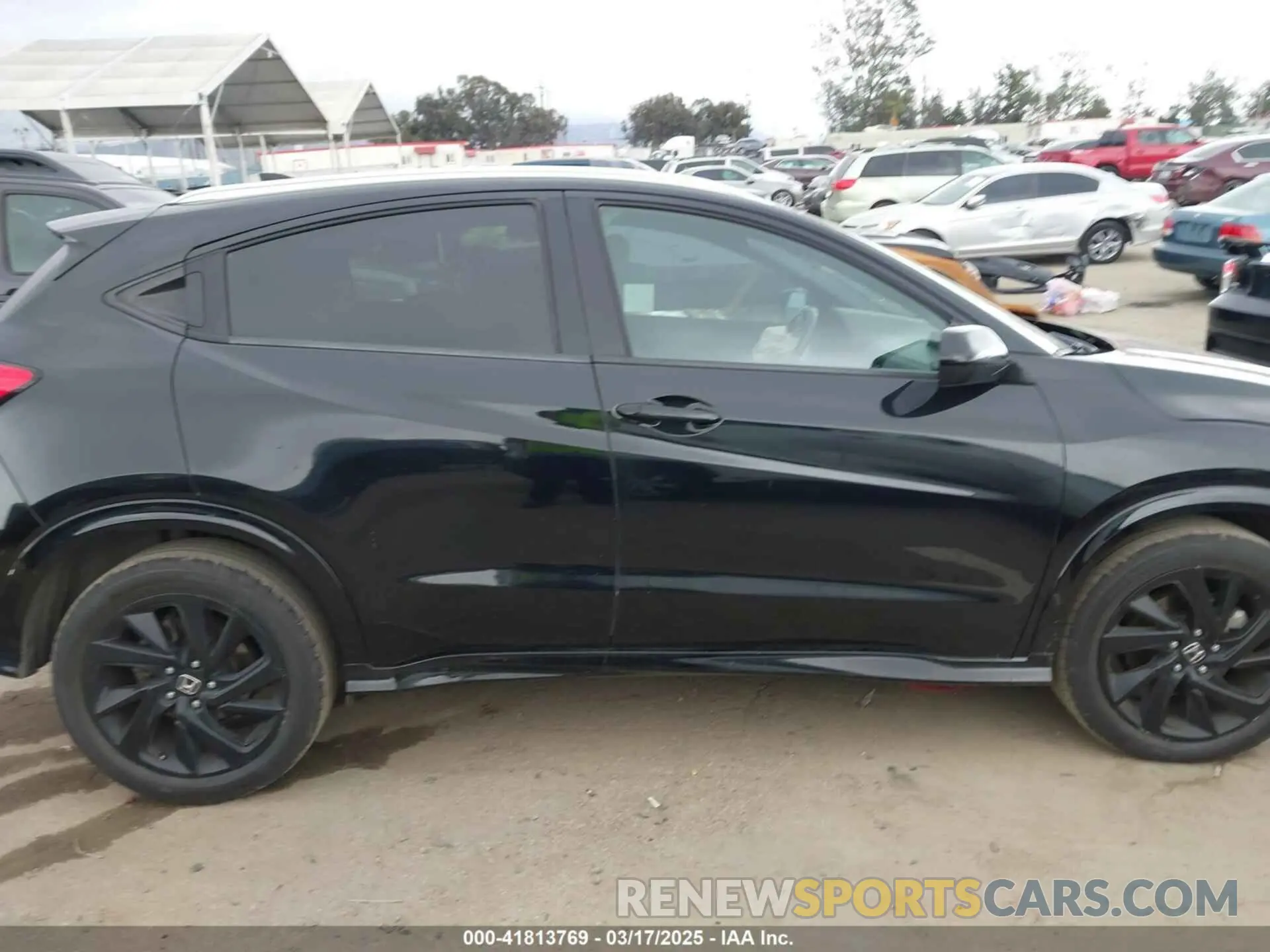 14 Photograph of a damaged car 3CZRU5H19MM708461 HONDA HR-V 2021