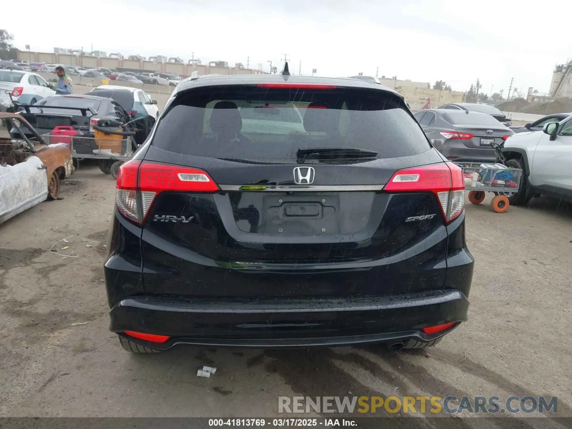 17 Photograph of a damaged car 3CZRU5H19MM708461 HONDA HR-V 2021
