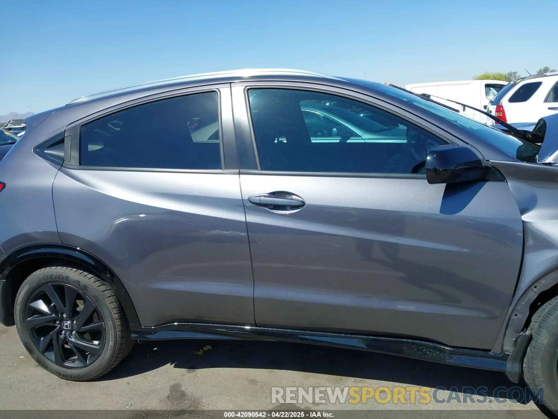 14 Photograph of a damaged car 3CZRU5H1XMM730579 HONDA HR-V 2021