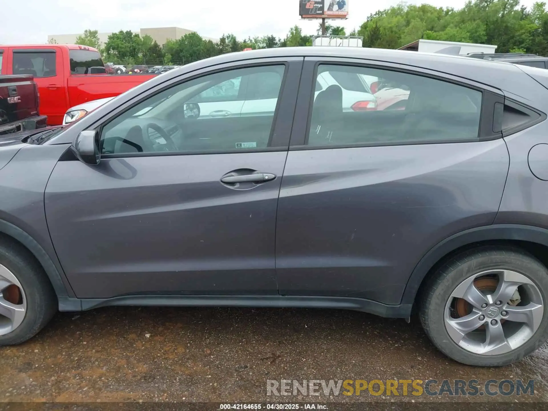 14 Photograph of a damaged car 3CZRU5H30MM725487 HONDA HR-V 2021
