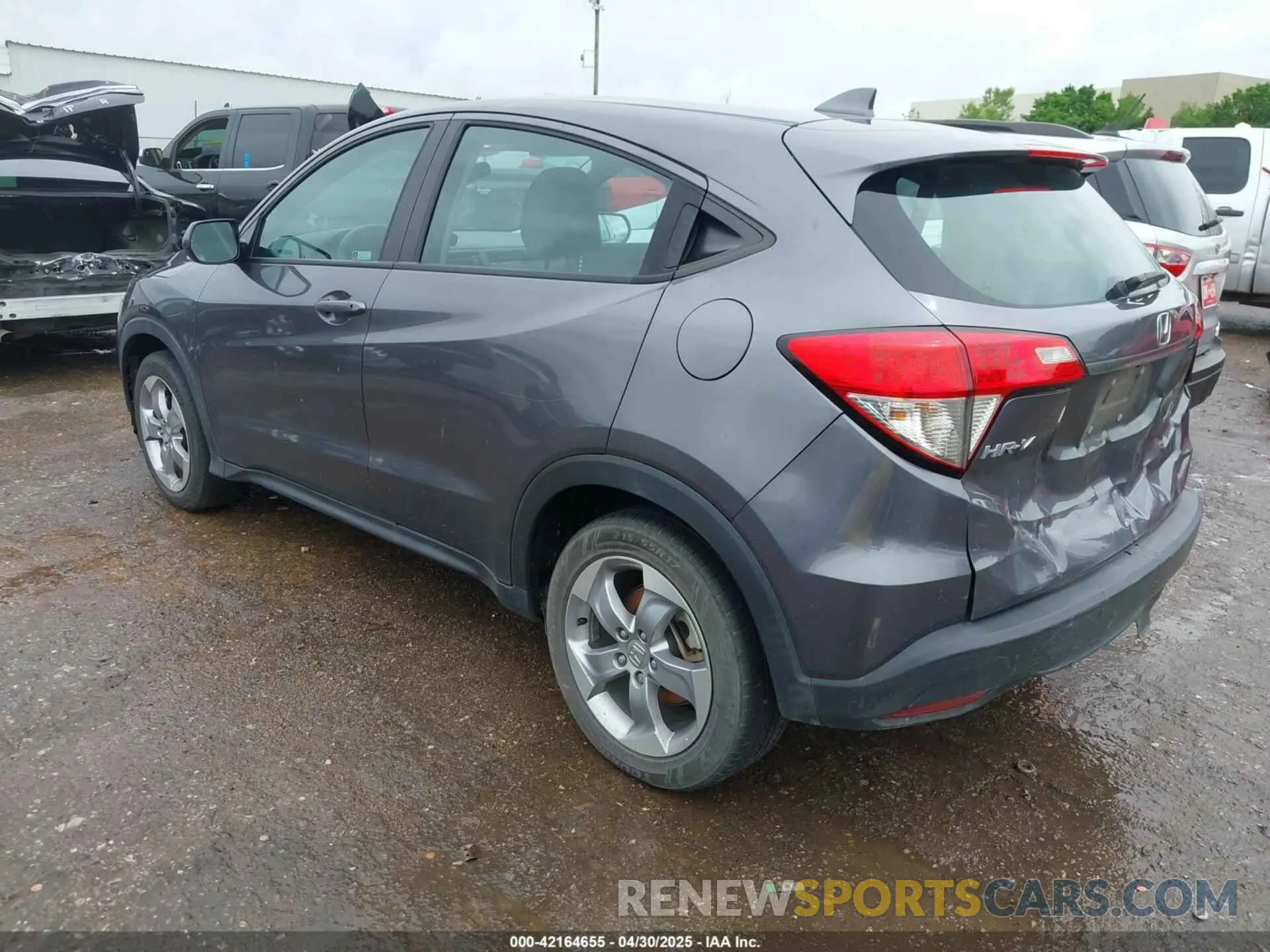 3 Photograph of a damaged car 3CZRU5H30MM725487 HONDA HR-V 2021