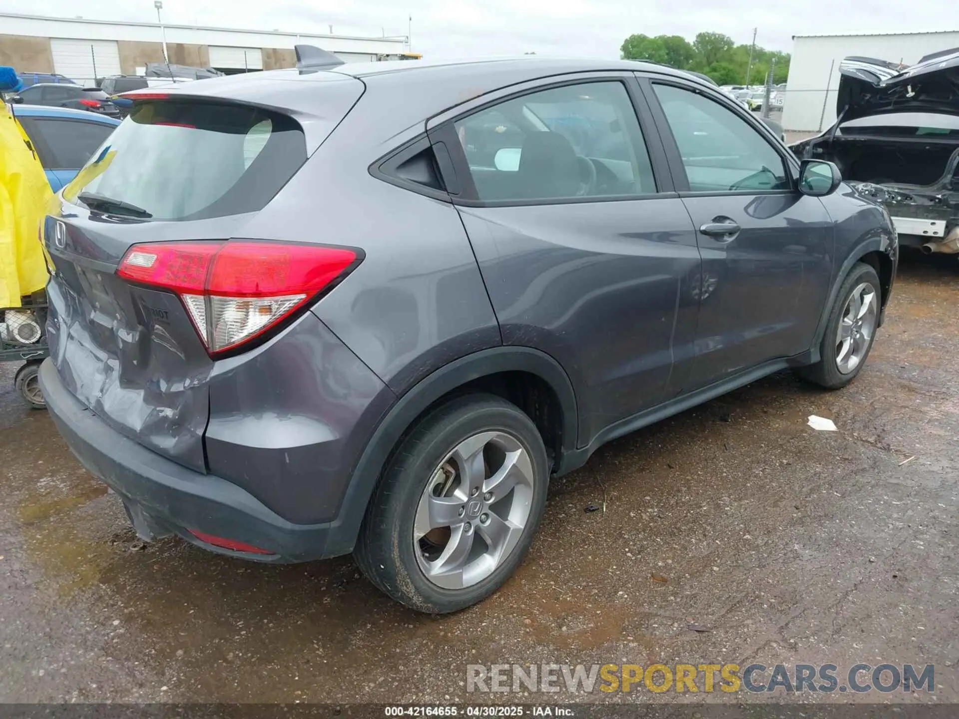 4 Photograph of a damaged car 3CZRU5H30MM725487 HONDA HR-V 2021