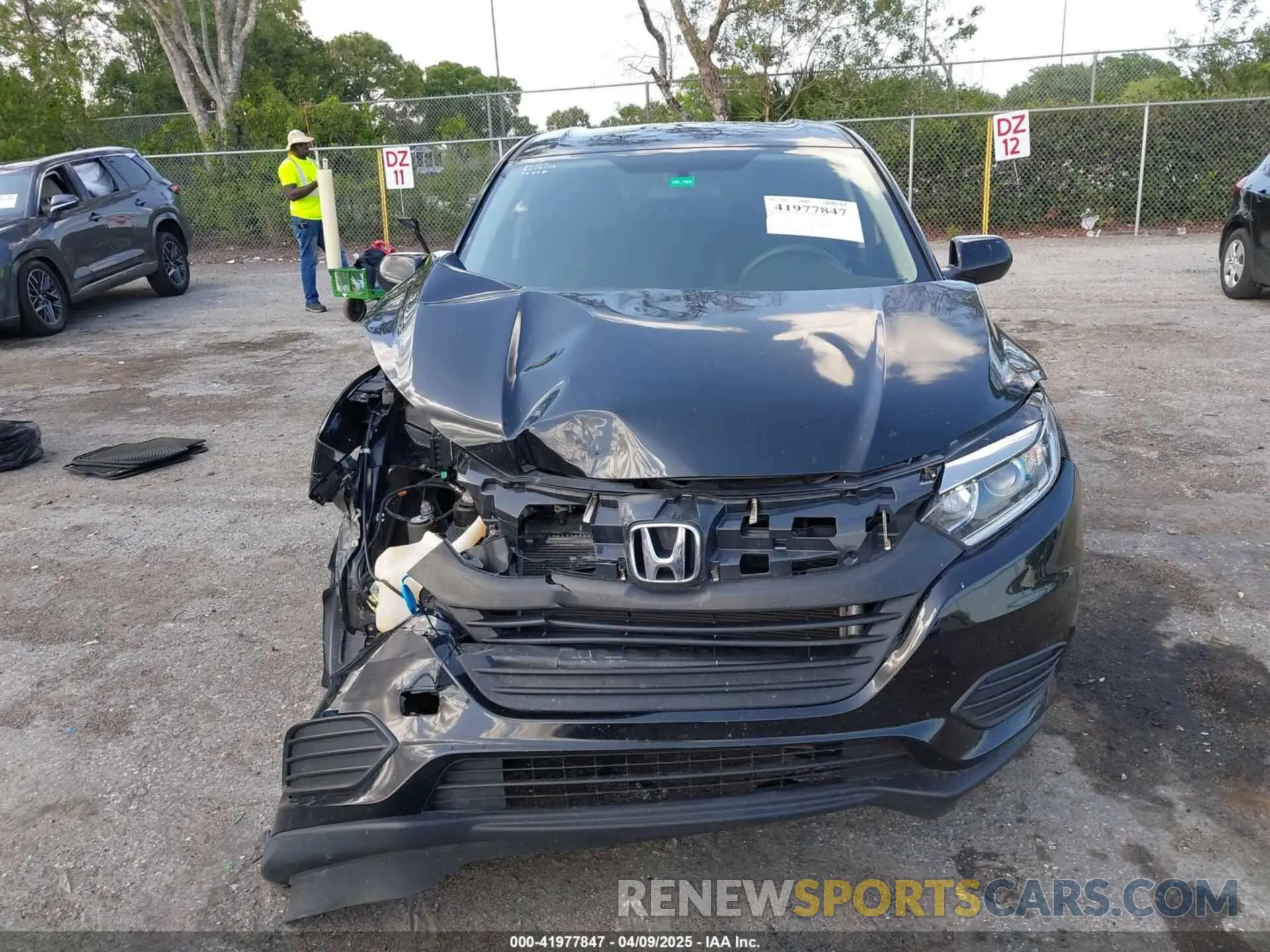 12 Photograph of a damaged car 3CZRU5H30MM727532 HONDA HR-V 2021