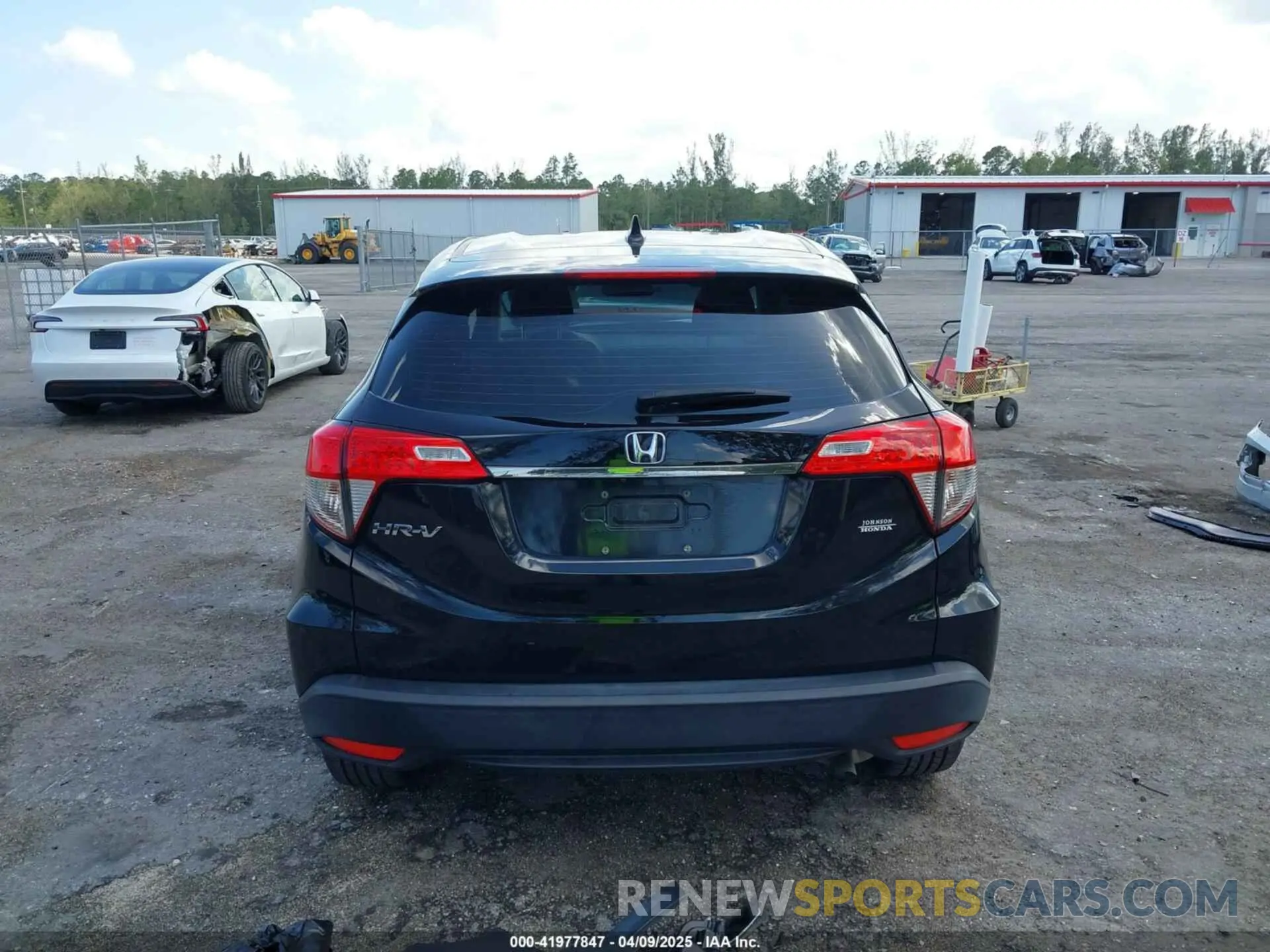 16 Photograph of a damaged car 3CZRU5H30MM727532 HONDA HR-V 2021