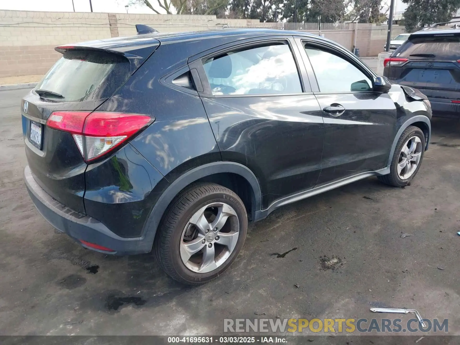 4 Photograph of a damaged car 3CZRU5H32MM713938 HONDA HR-V 2021