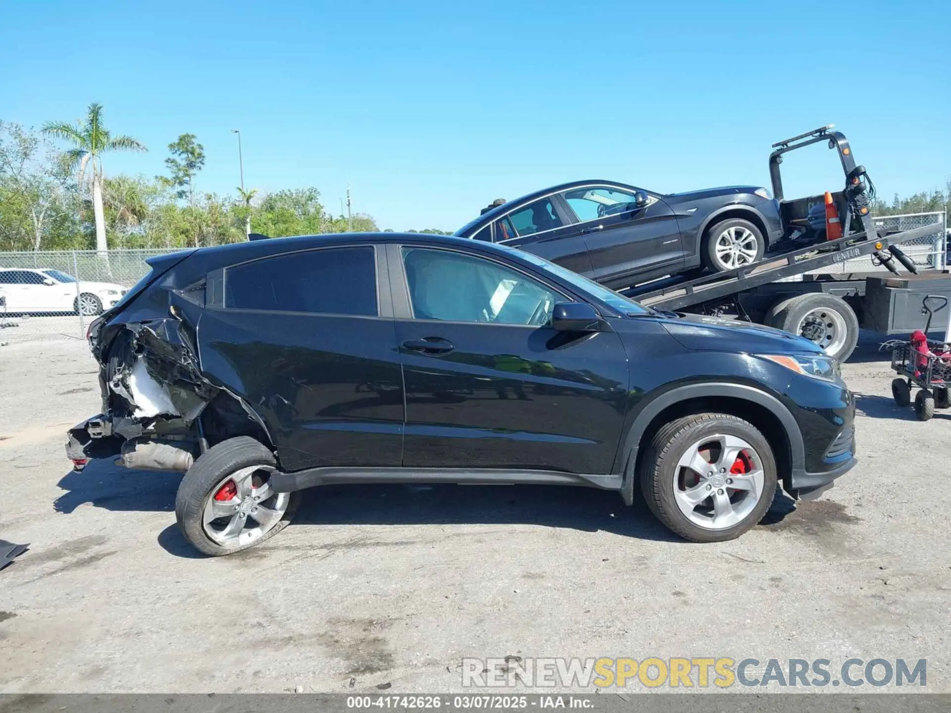 12 Photograph of a damaged car 3CZRU5H33MM726939 HONDA HR-V 2021