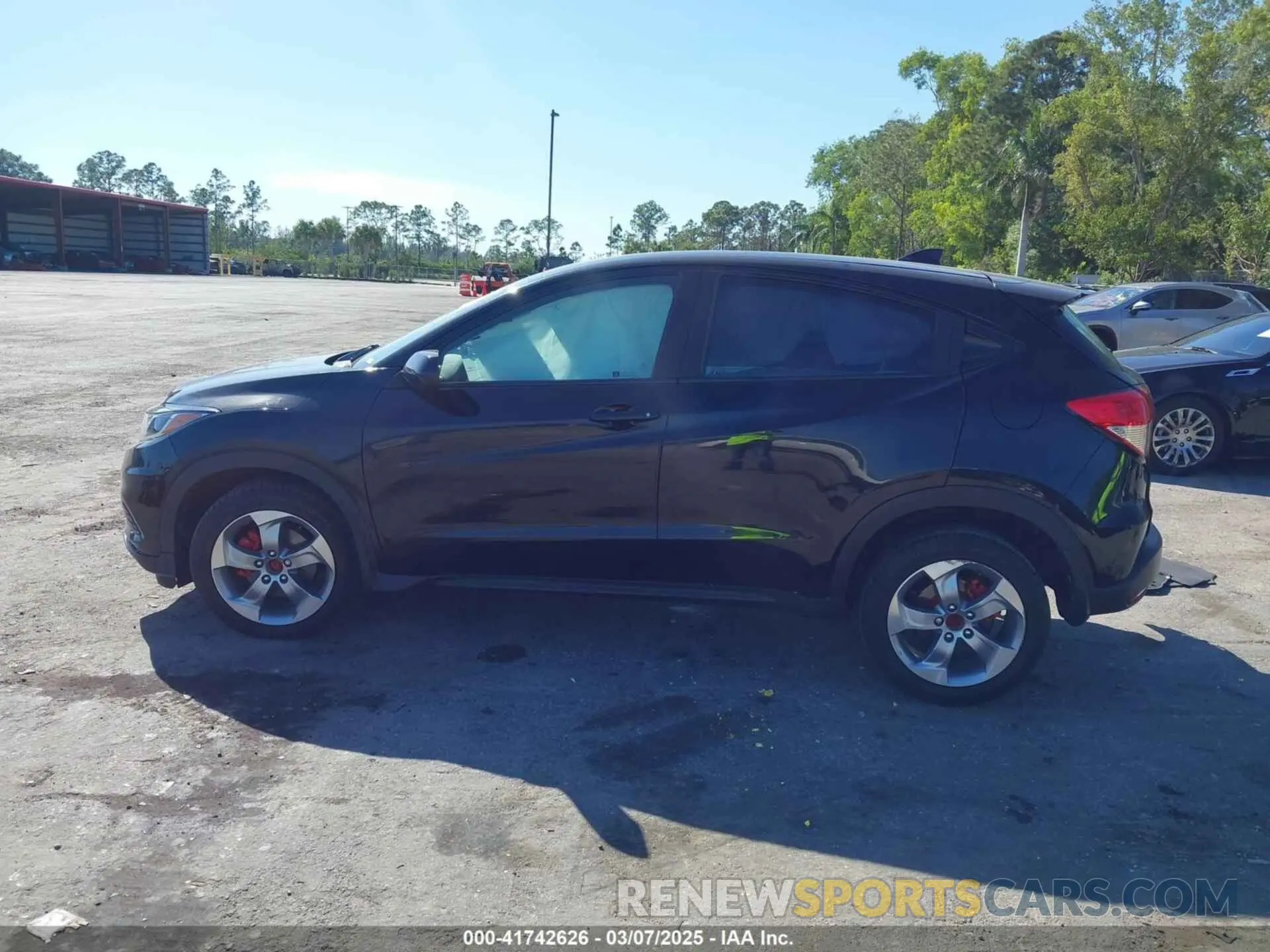 13 Photograph of a damaged car 3CZRU5H33MM726939 HONDA HR-V 2021