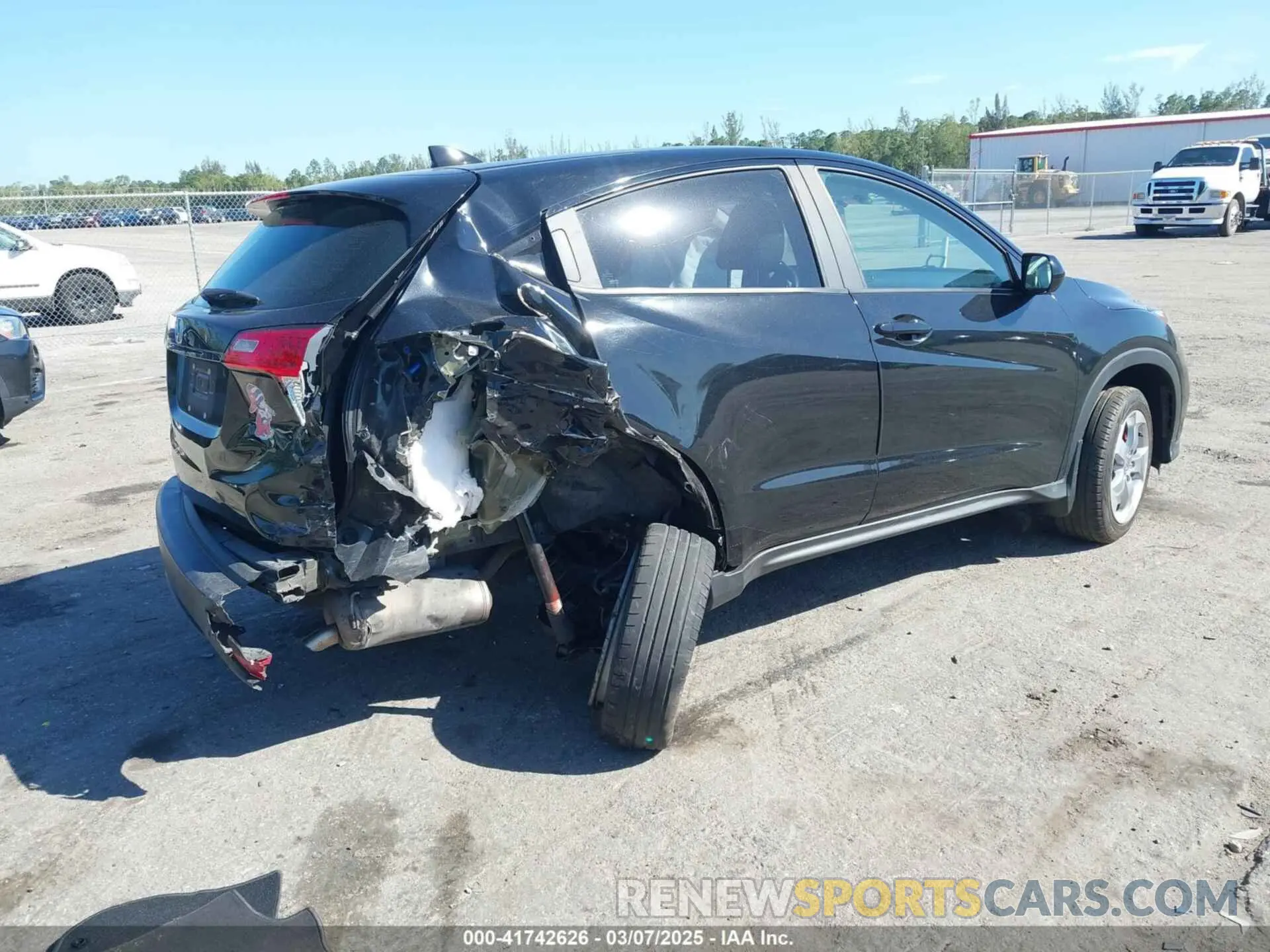 4 Photograph of a damaged car 3CZRU5H33MM726939 HONDA HR-V 2021