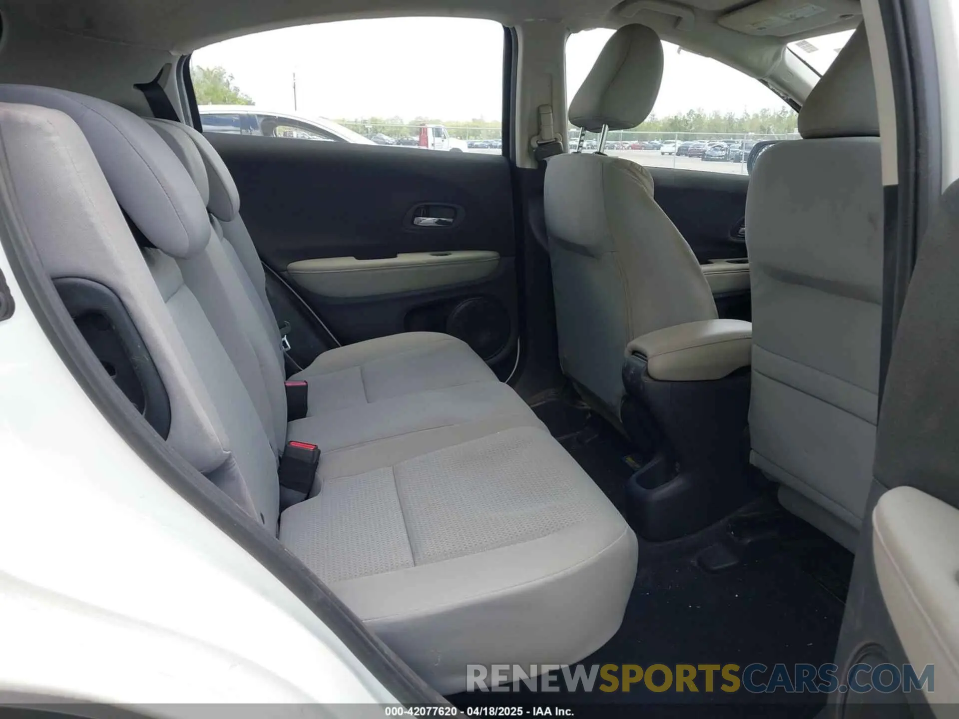 8 Photograph of a damaged car 3CZRU5H33MM728433 HONDA HR-V 2021