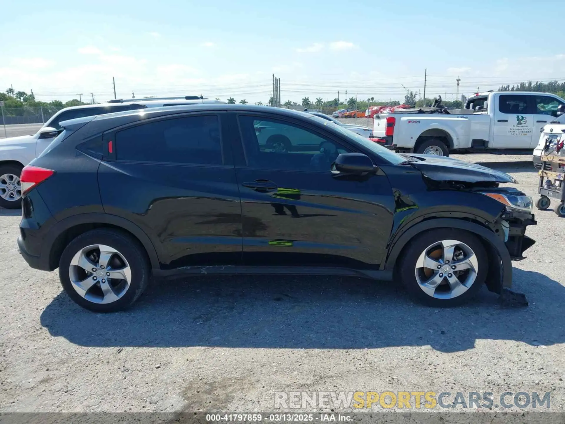 14 Photograph of a damaged car 3CZRU5H34MM726934 HONDA HR-V 2021