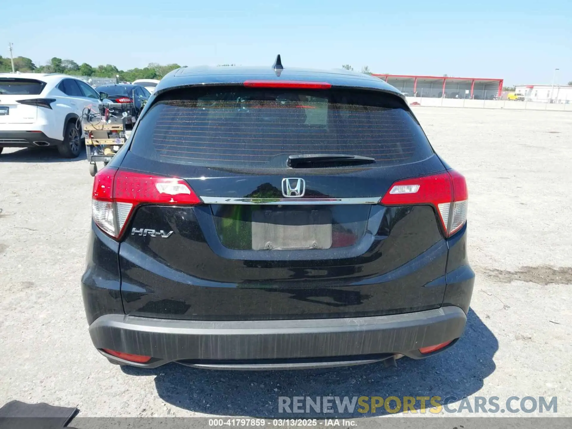 17 Photograph of a damaged car 3CZRU5H34MM726934 HONDA HR-V 2021