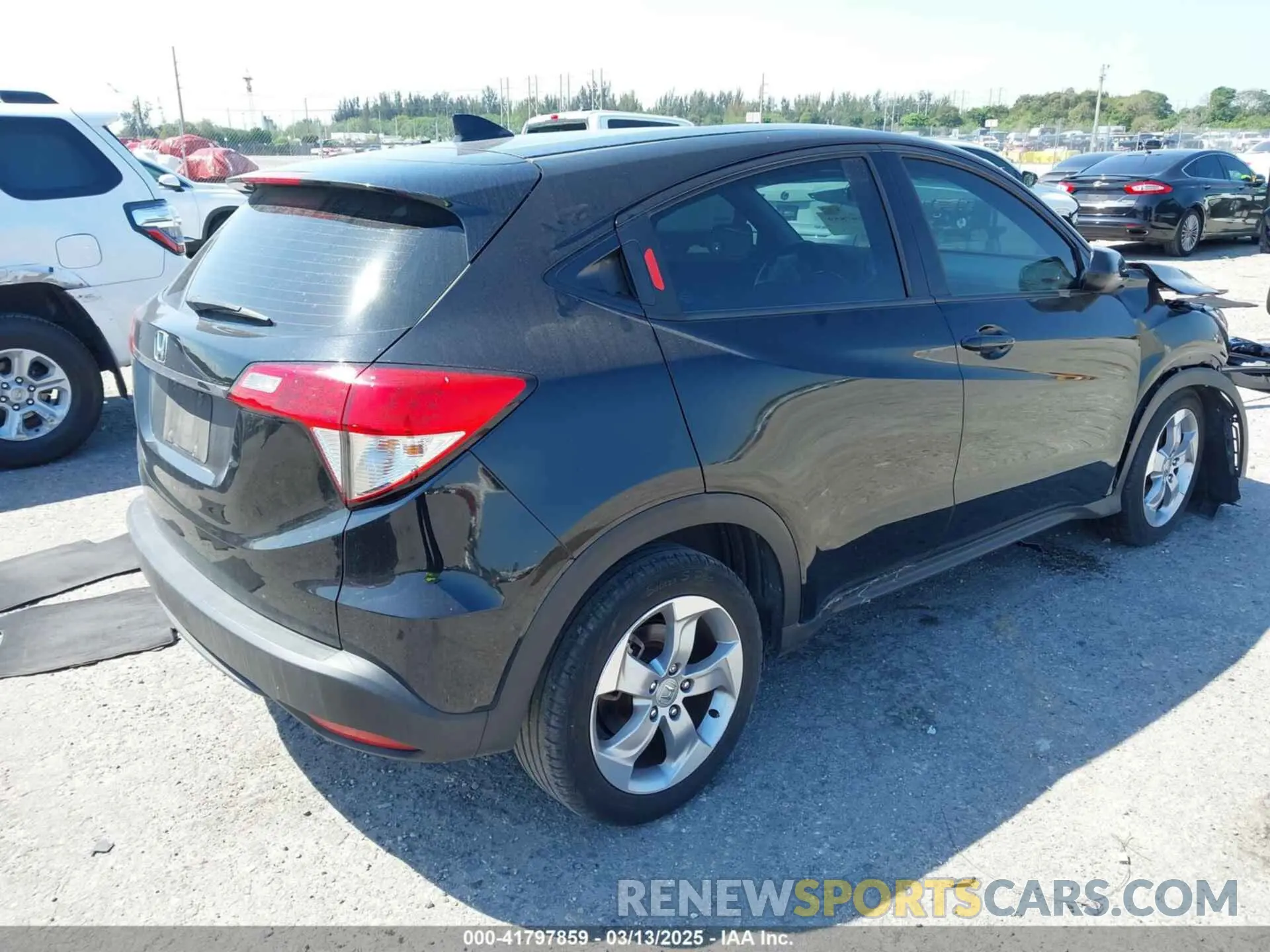 4 Photograph of a damaged car 3CZRU5H34MM726934 HONDA HR-V 2021