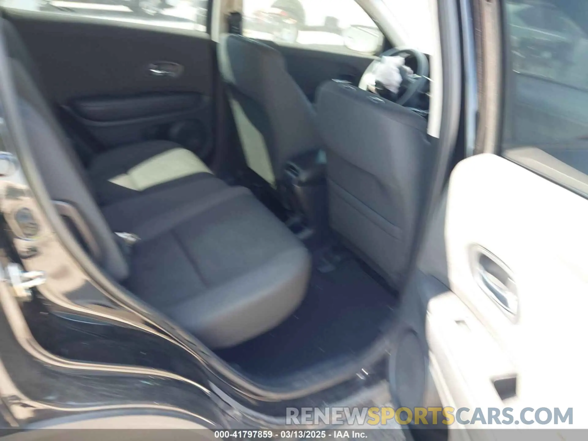 8 Photograph of a damaged car 3CZRU5H34MM726934 HONDA HR-V 2021