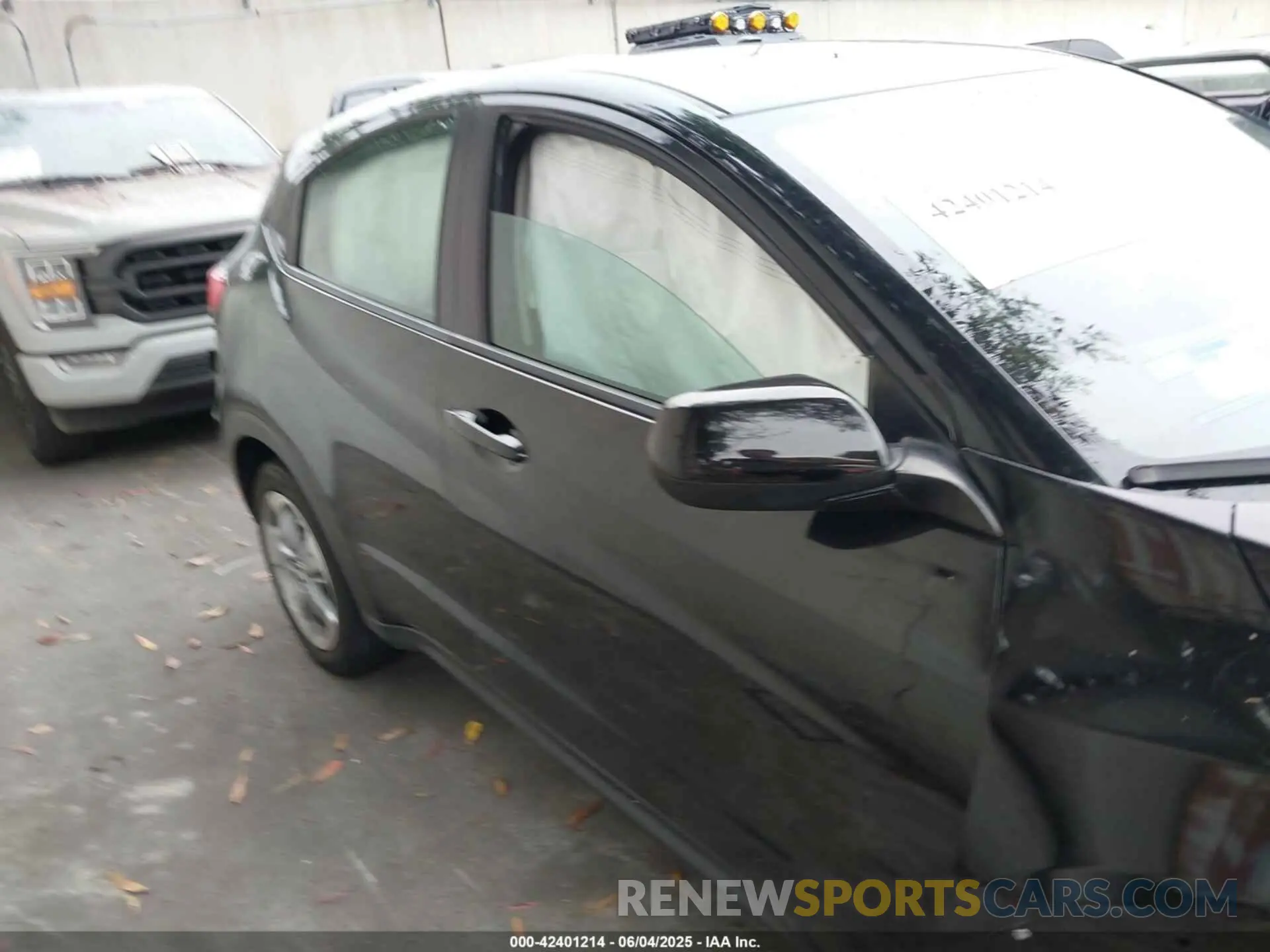 14 Photograph of a damaged car 3CZRU5H37MM704782 HONDA HR-V 2021