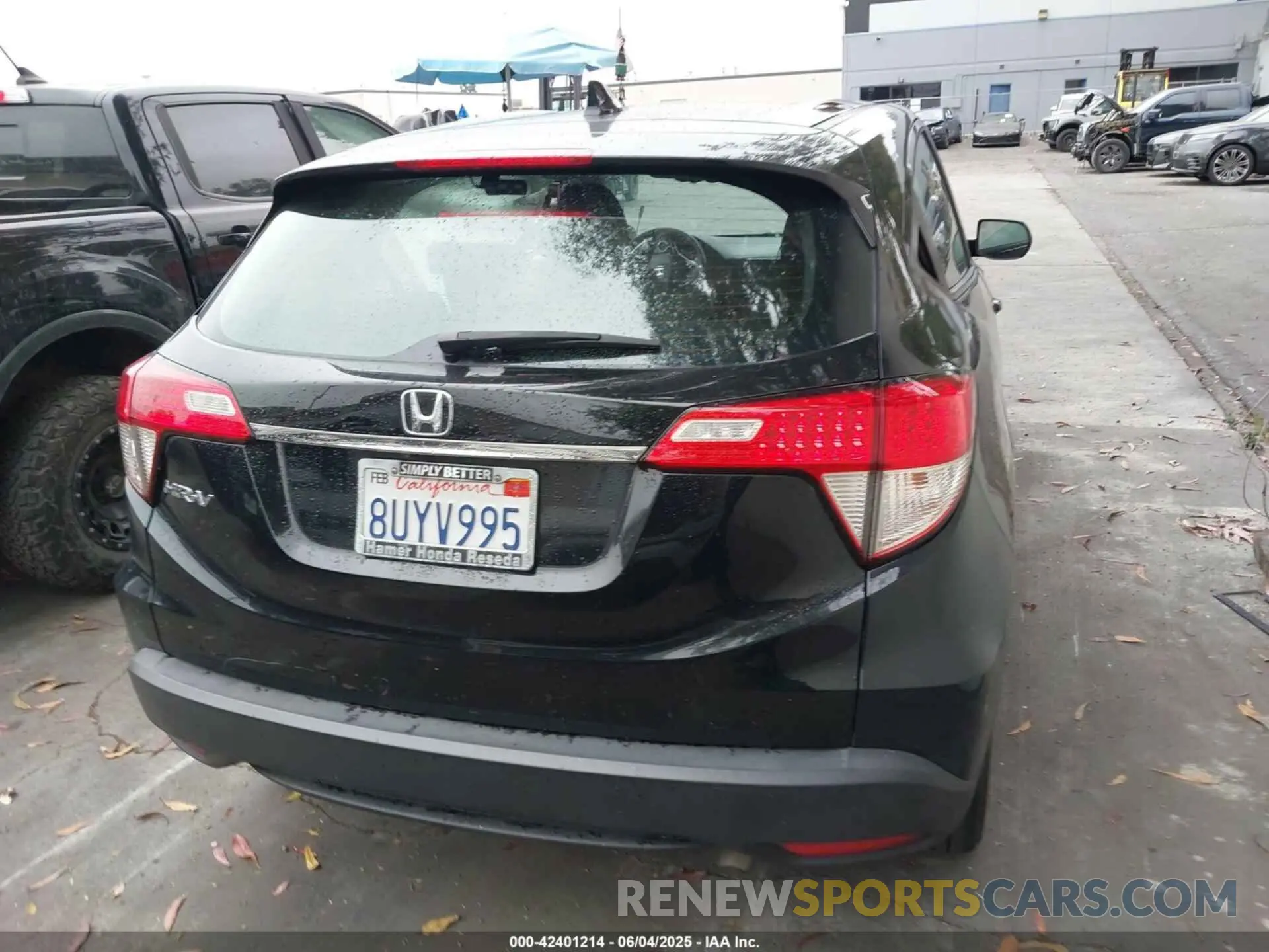 17 Photograph of a damaged car 3CZRU5H37MM704782 HONDA HR-V 2021