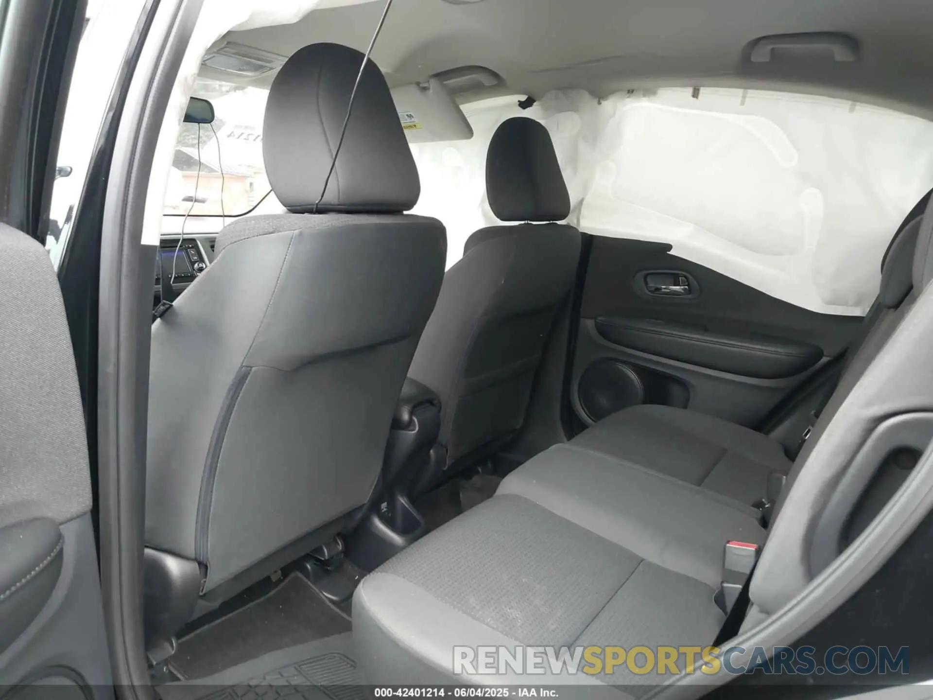 21 Photograph of a damaged car 3CZRU5H37MM704782 HONDA HR-V 2021
