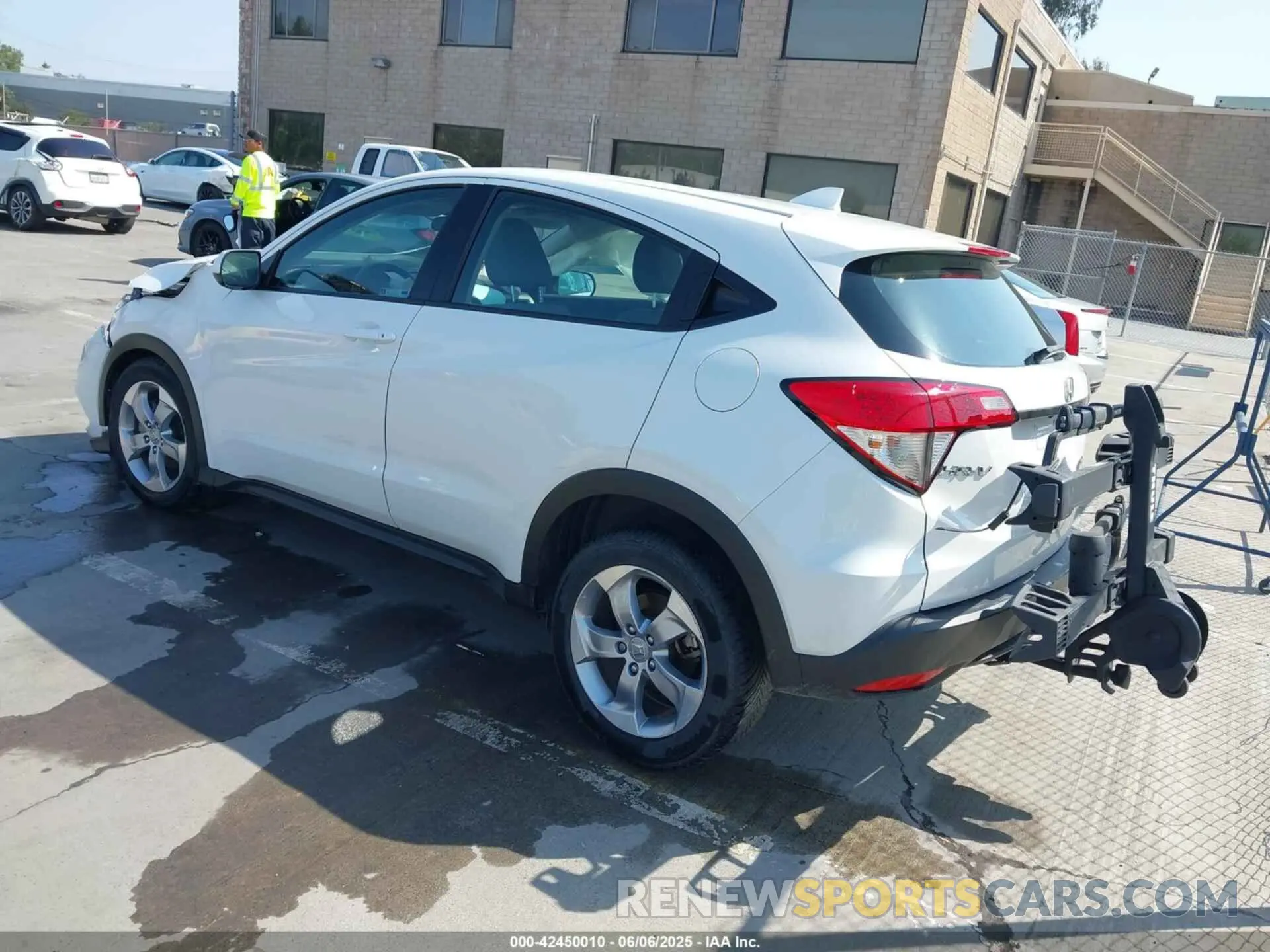 3 Photograph of a damaged car 3CZRU5H3XMM723617 HONDA HR-V 2021