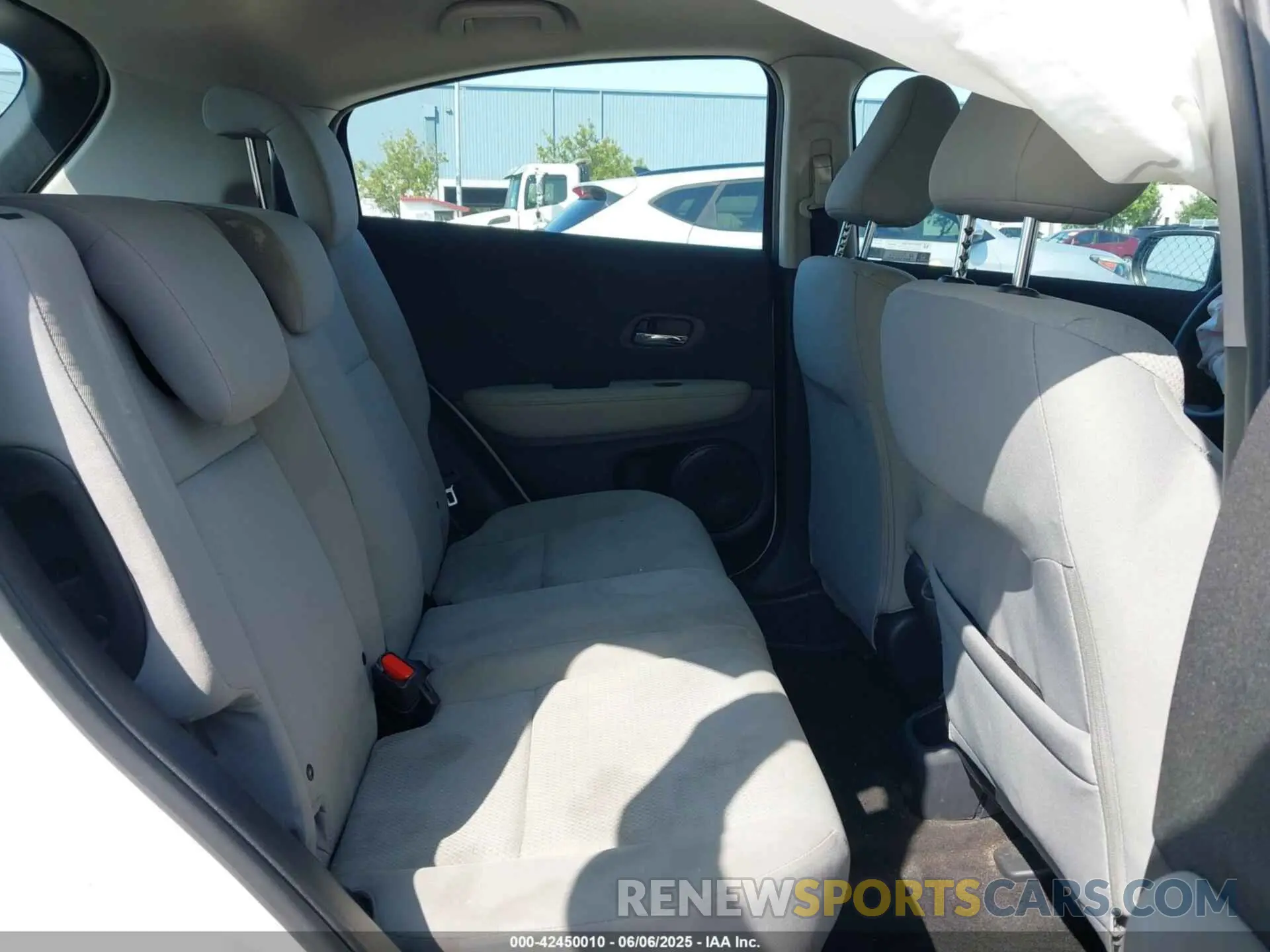 8 Photograph of a damaged car 3CZRU5H3XMM723617 HONDA HR-V 2021