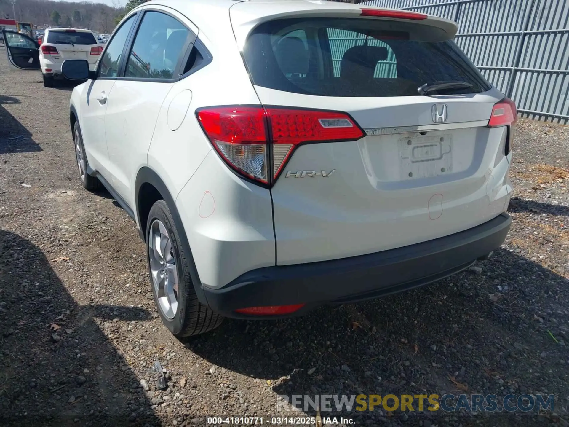3 Photograph of a damaged car 3CZRU5H3XMM734889 HONDA HR-V 2021