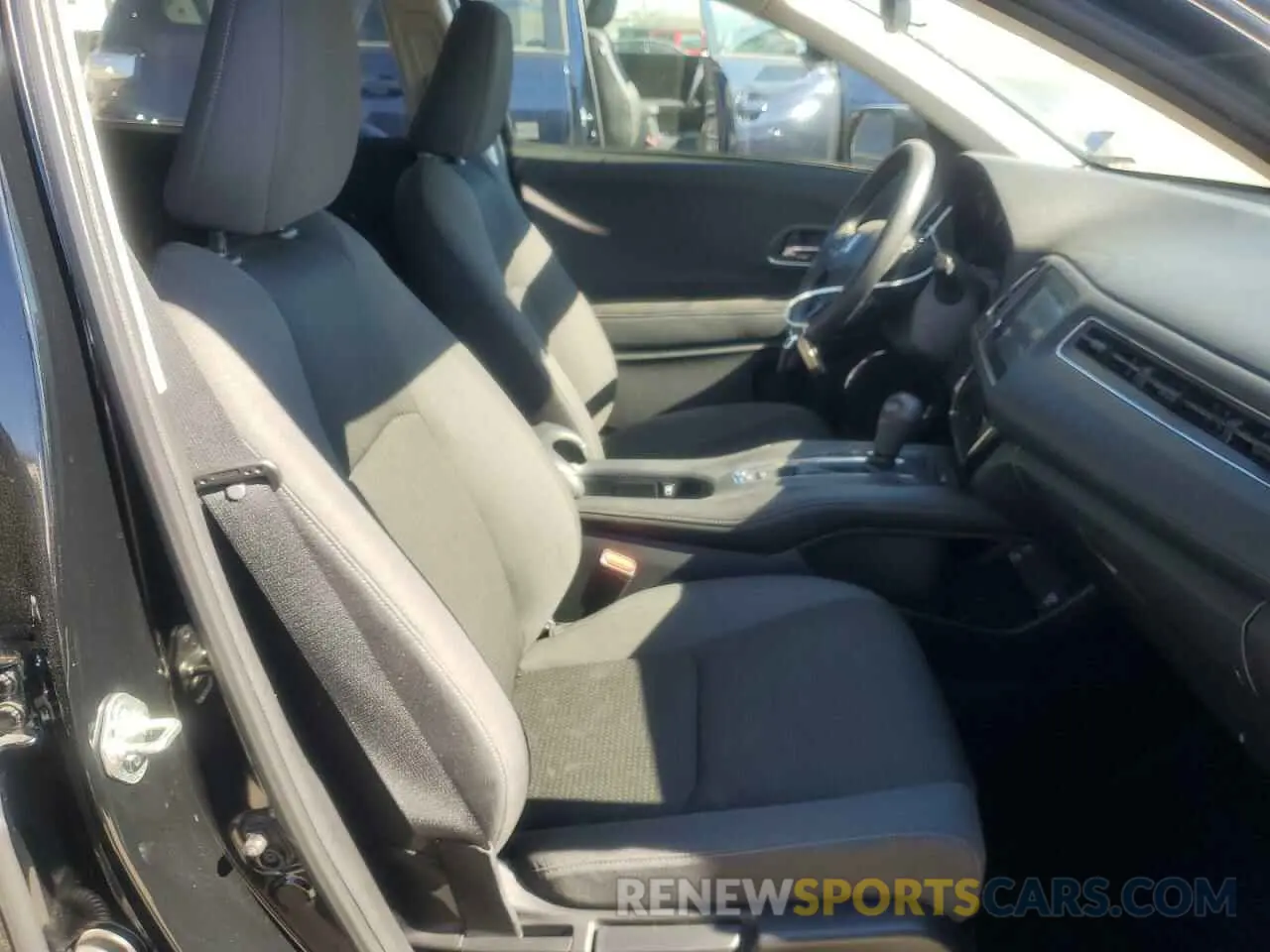 7 Photograph of a damaged car 3CZRU5H51MM703497 HONDA HR-V 2021