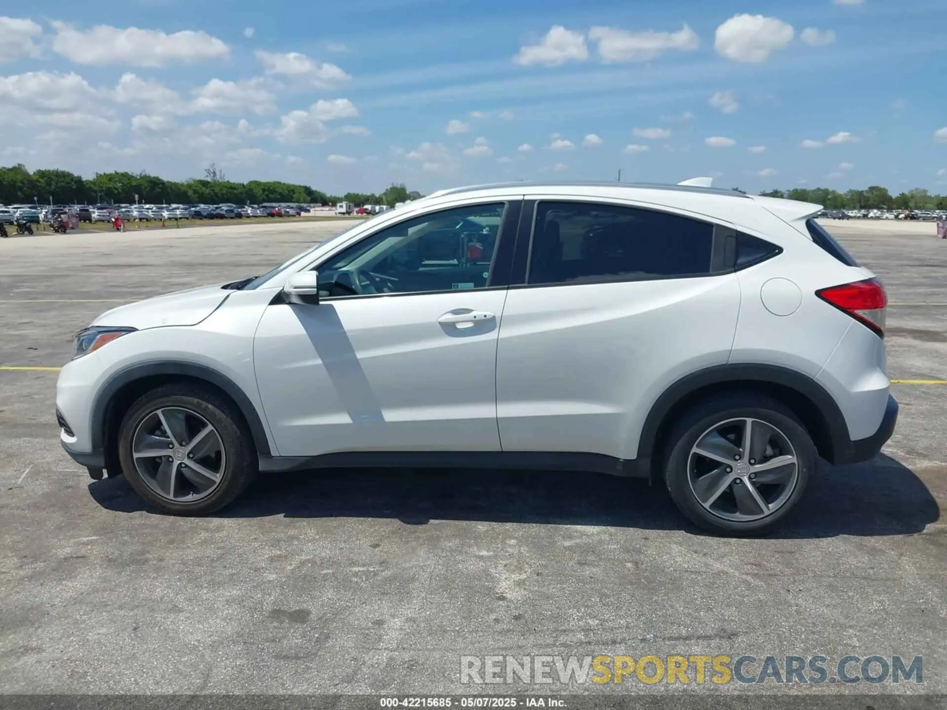 14 Photograph of a damaged car 3CZRU5H51MM729761 HONDA HR-V 2021