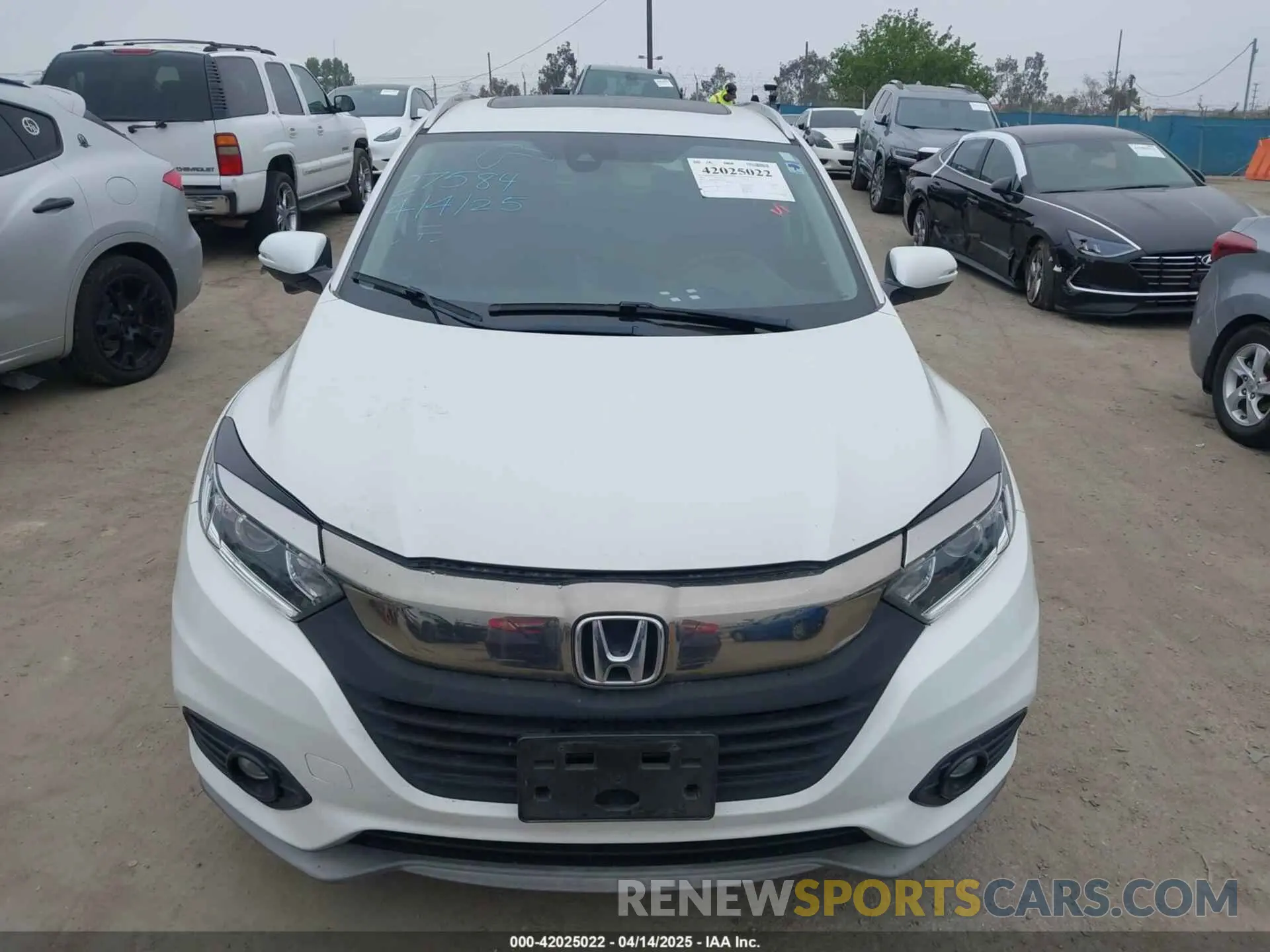 13 Photograph of a damaged car 3CZRU5H52MM710538 HONDA HR-V 2021