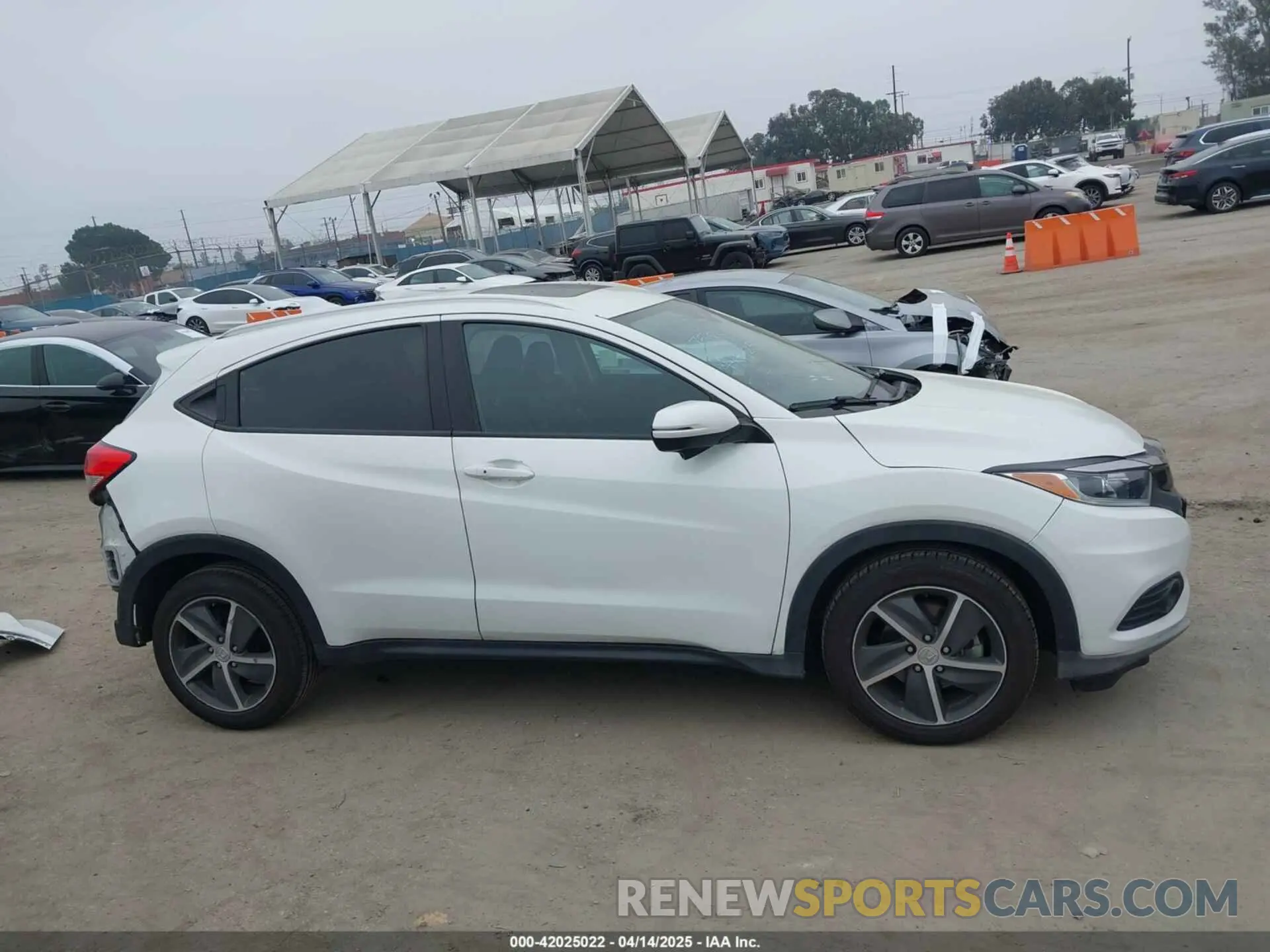 14 Photograph of a damaged car 3CZRU5H52MM710538 HONDA HR-V 2021