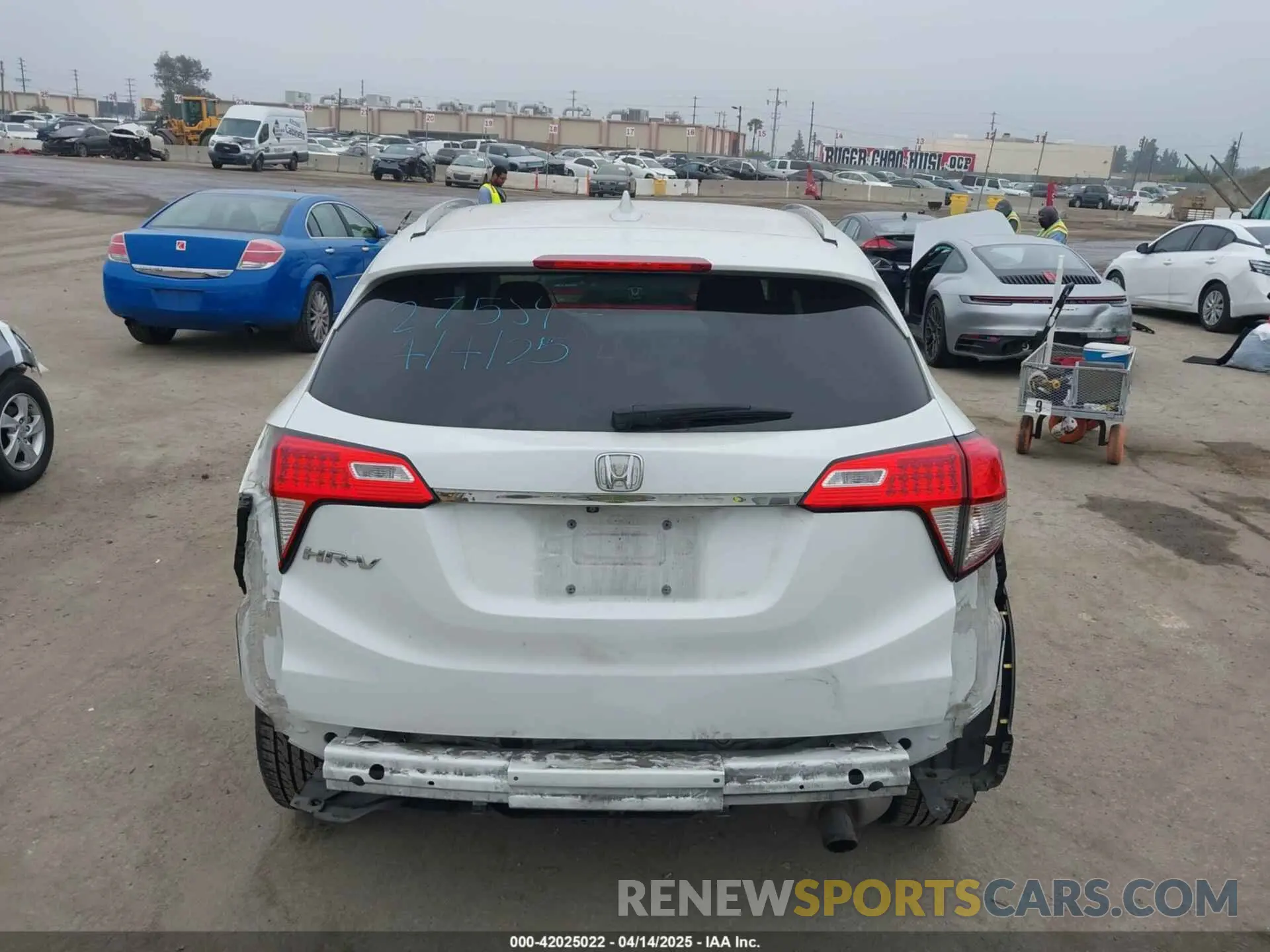 17 Photograph of a damaged car 3CZRU5H52MM710538 HONDA HR-V 2021
