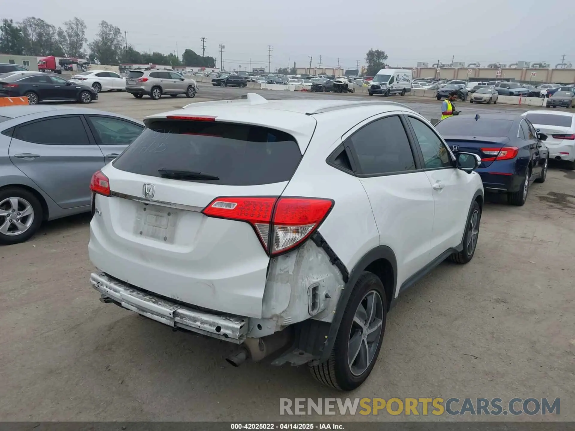 4 Photograph of a damaged car 3CZRU5H52MM710538 HONDA HR-V 2021