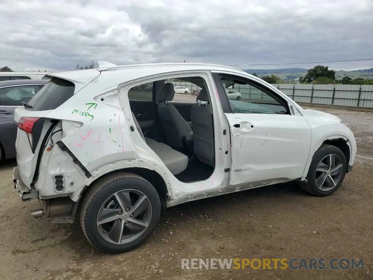 3 Photograph of a damaged car 3CZRU5H52MM732572 HONDA HR-V 2021