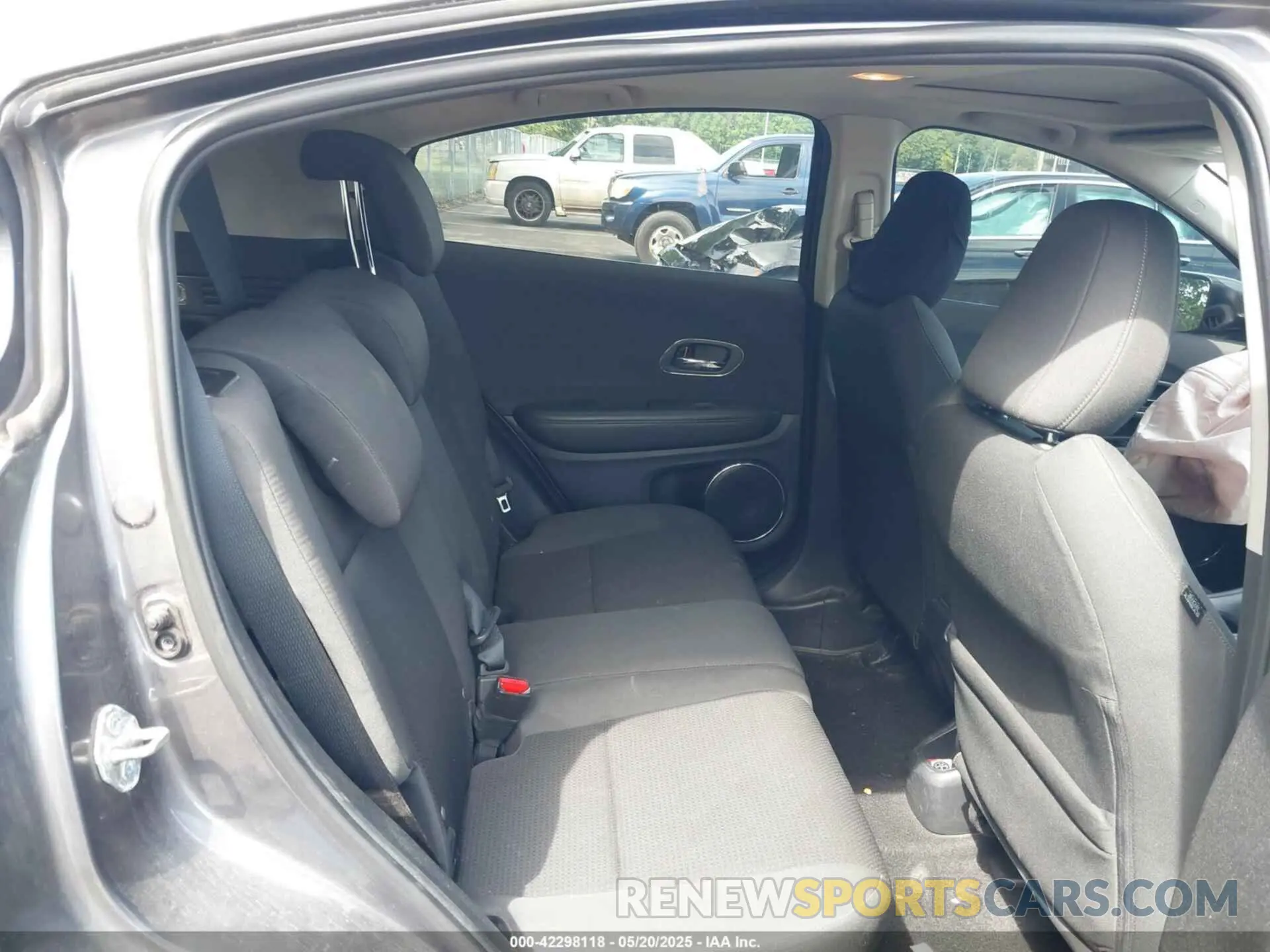 8 Photograph of a damaged car 3CZRU5H53MM705770 HONDA HR-V 2021