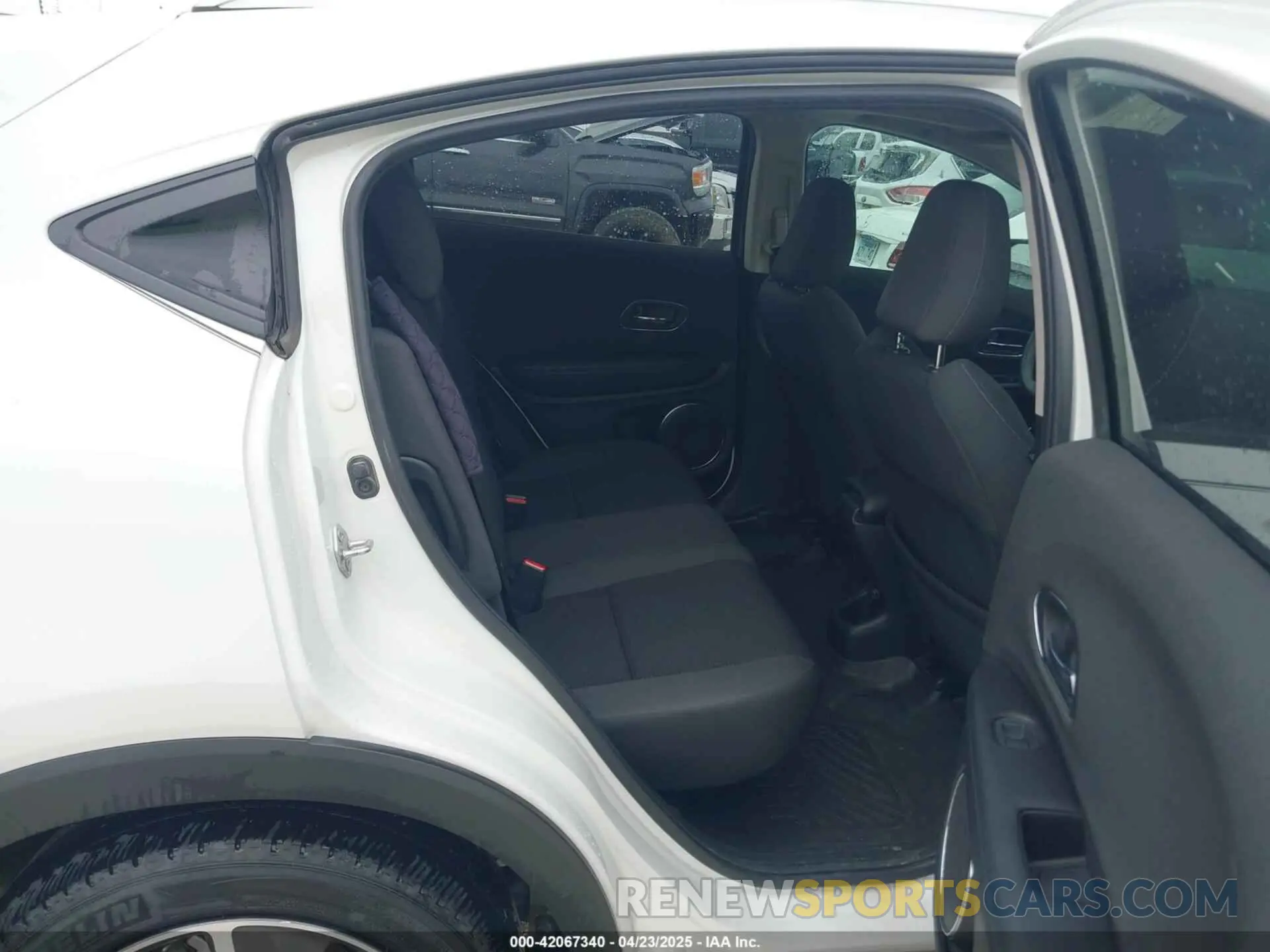 8 Photograph of a damaged car 3CZRU5H53MM711441 HONDA HR-V 2021