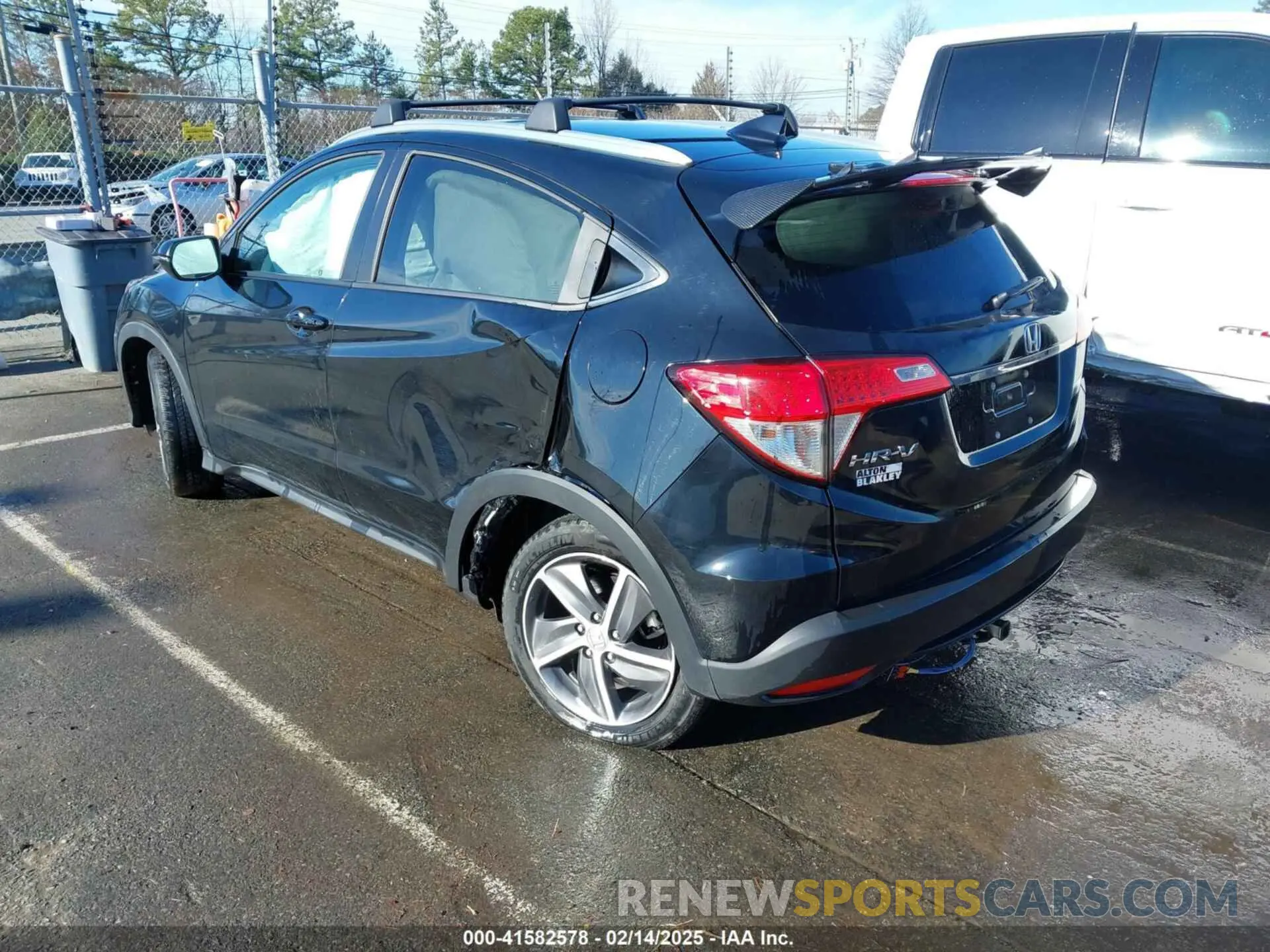 3 Photograph of a damaged car 3CZRU5H55MM729052 HONDA HR-V 2021