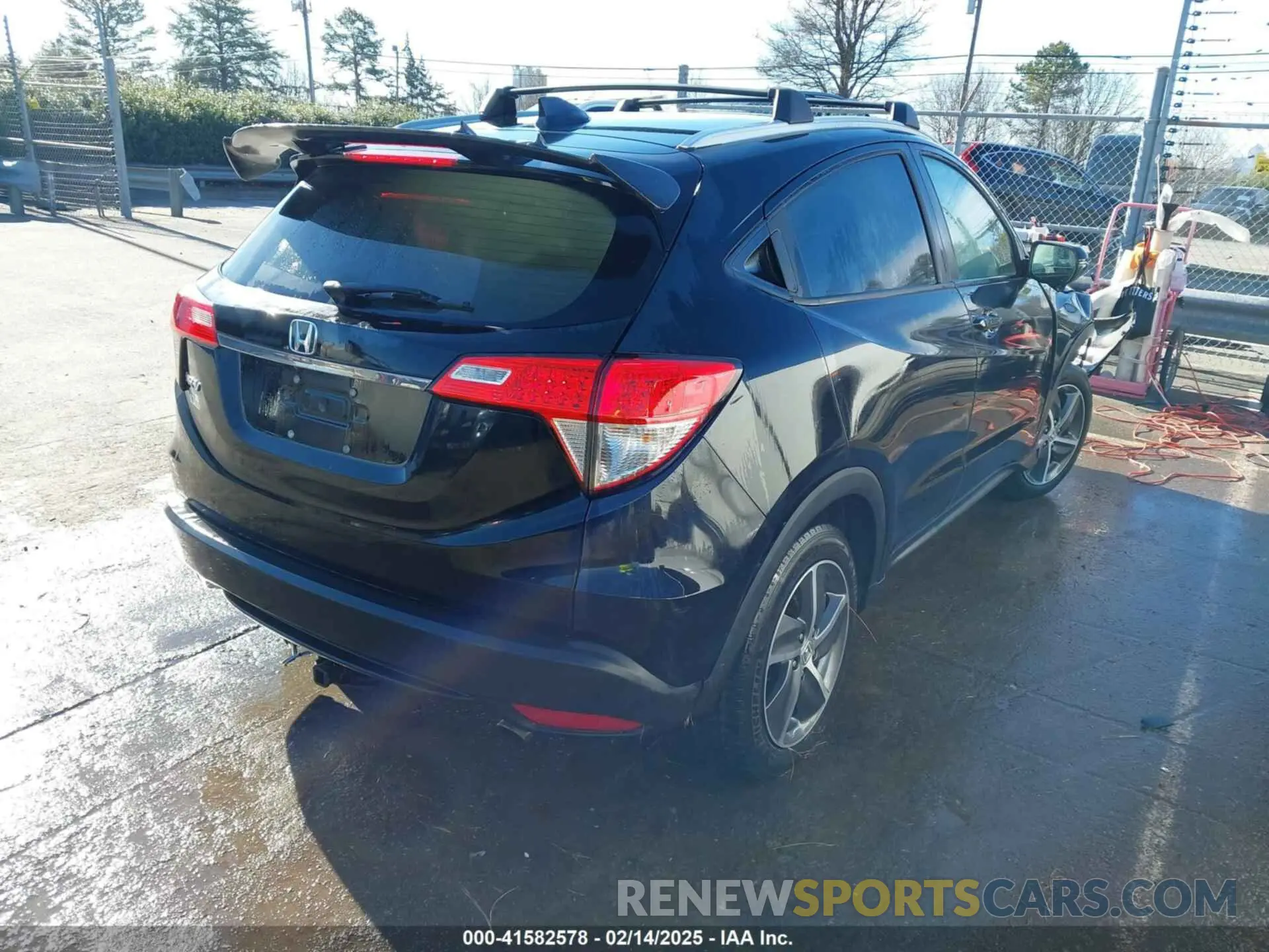4 Photograph of a damaged car 3CZRU5H55MM729052 HONDA HR-V 2021