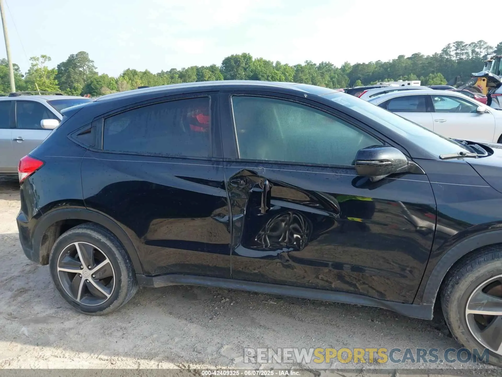 13 Photograph of a damaged car 3CZRU5H57MM703522 HONDA HR-V 2021