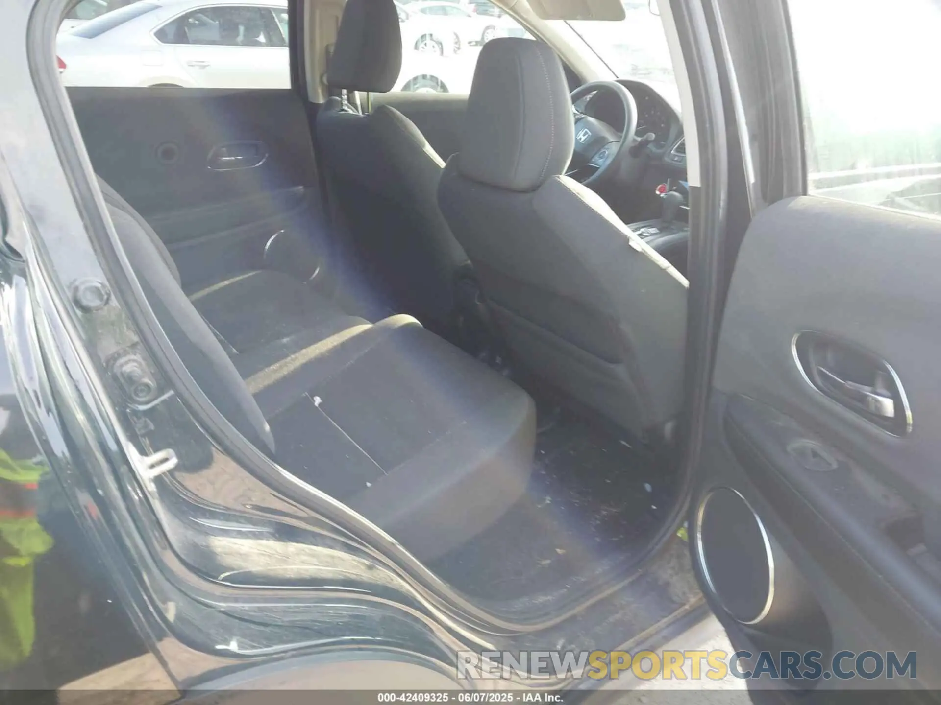 8 Photograph of a damaged car 3CZRU5H57MM703522 HONDA HR-V 2021