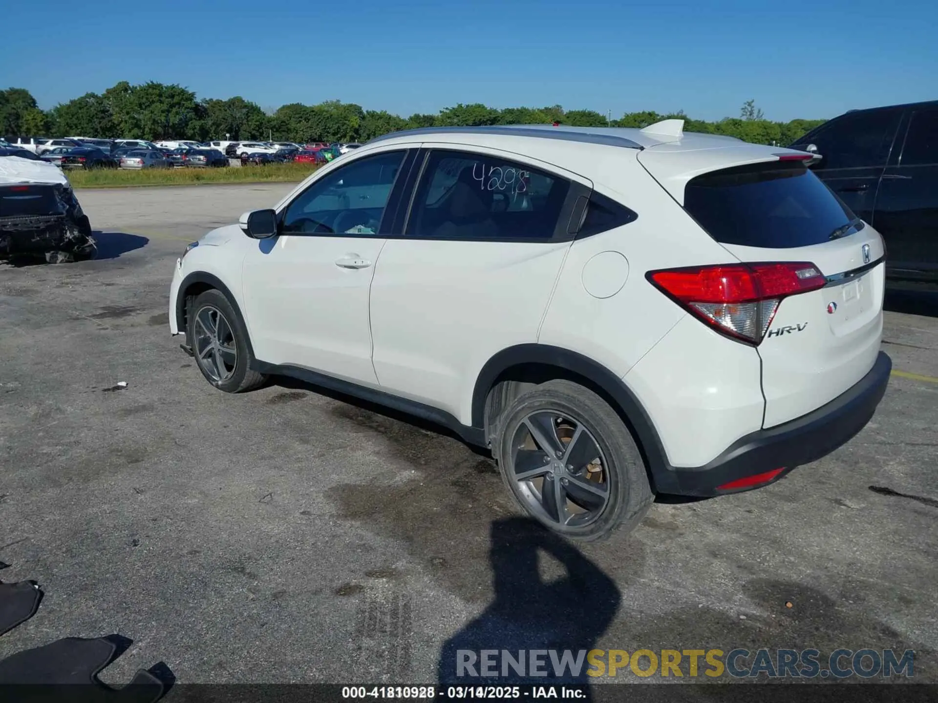 3 Photograph of a damaged car 3CZRU5H57MM705013 HONDA HR-V 2021