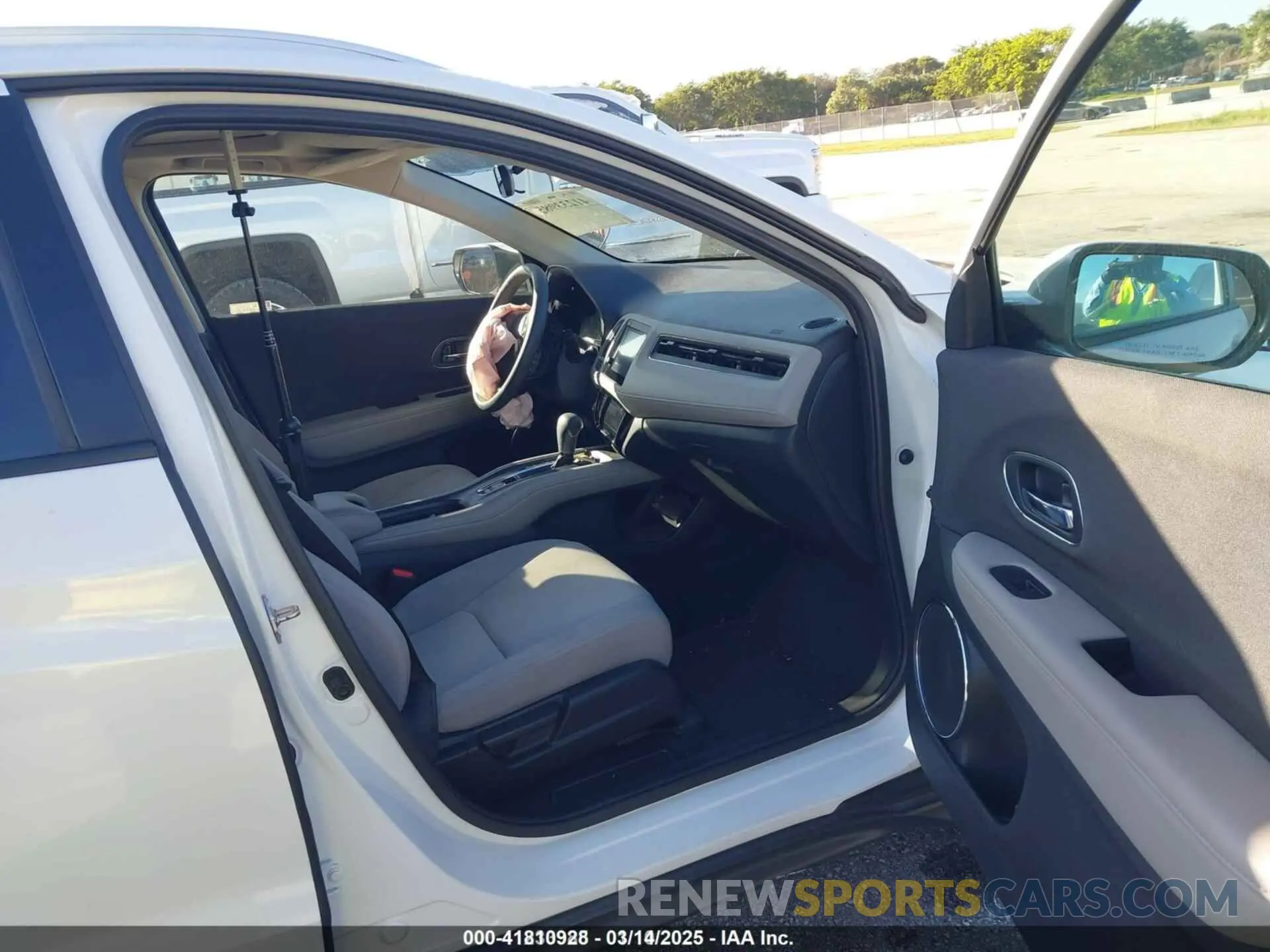 5 Photograph of a damaged car 3CZRU5H57MM705013 HONDA HR-V 2021