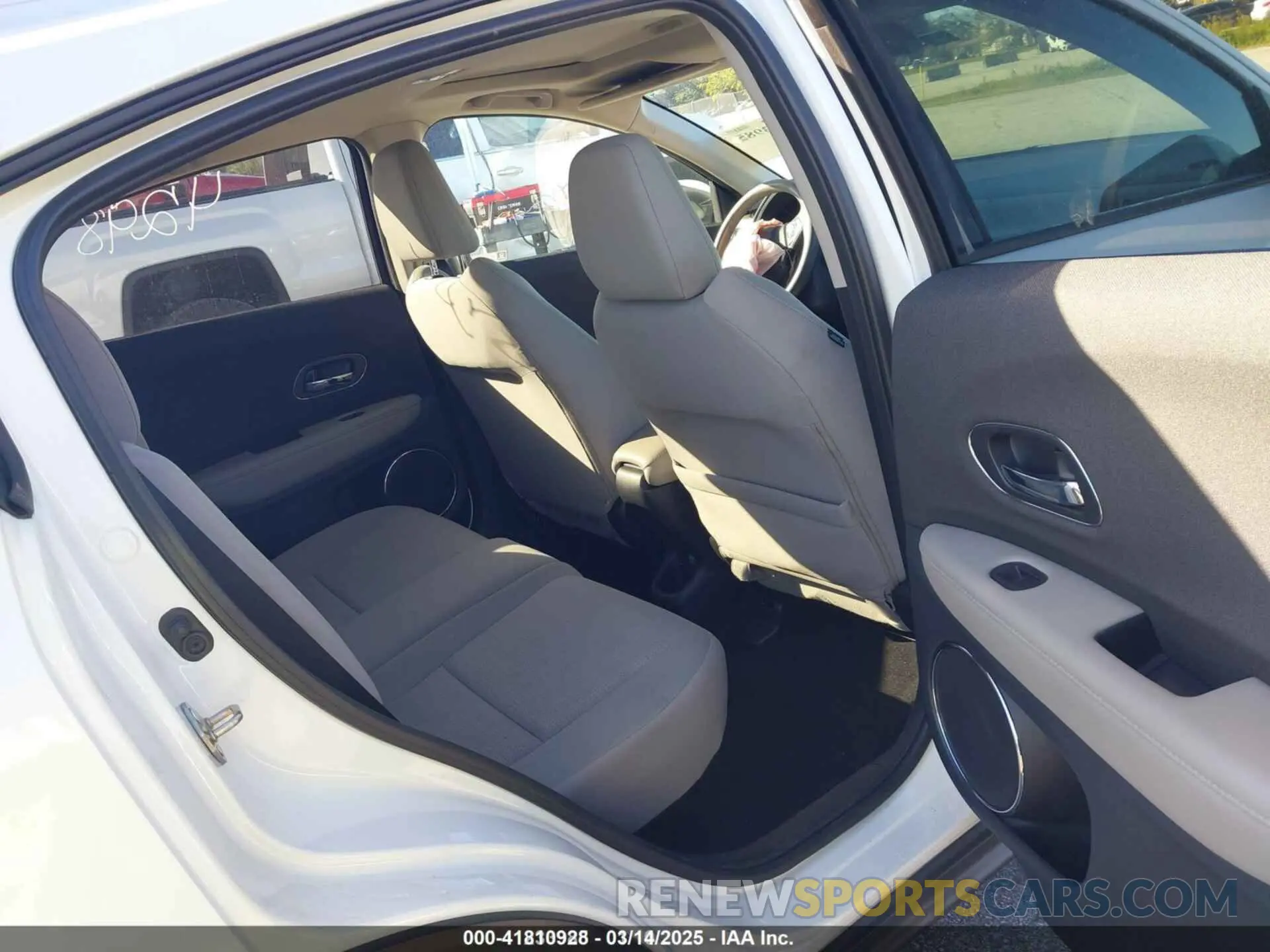 8 Photograph of a damaged car 3CZRU5H57MM705013 HONDA HR-V 2021