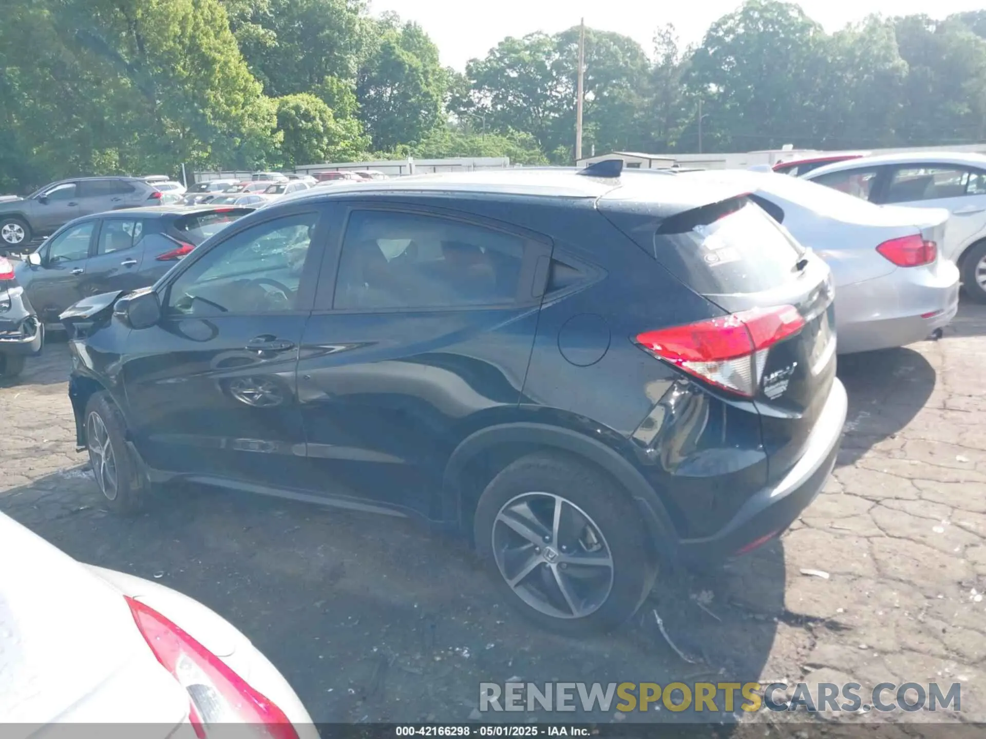 14 Photograph of a damaged car 3CZRU5H58MM703044 HONDA HR-V 2021