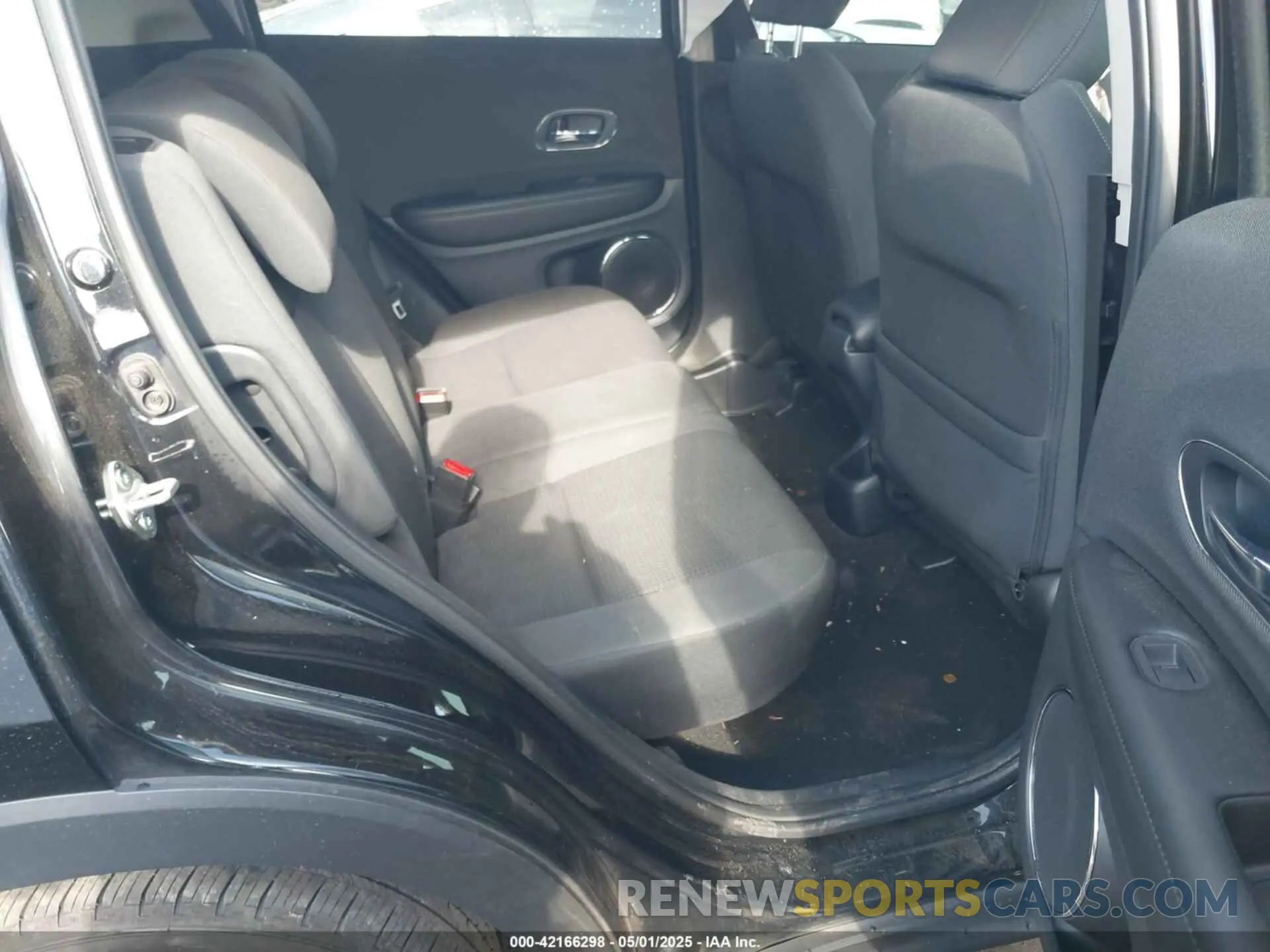 8 Photograph of a damaged car 3CZRU5H58MM703044 HONDA HR-V 2021