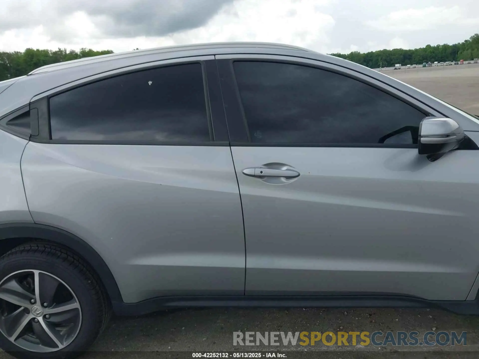 14 Photograph of a damaged car 3CZRU5H58MM733614 HONDA HR-V 2021